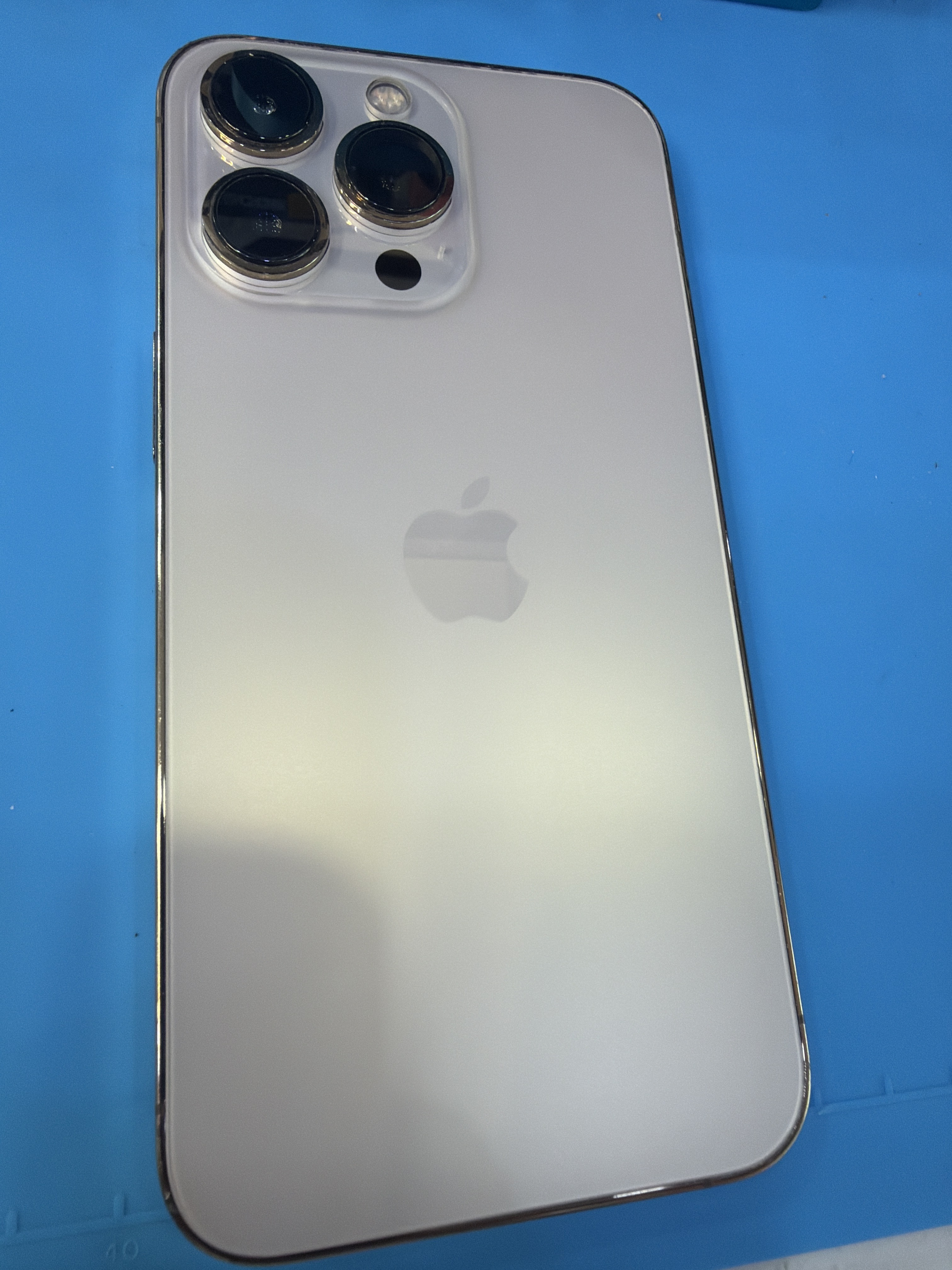 떨어뜨린 아이폰 13 프로 (iPhone 13 Pro) 후면 유리, 가산점에서 정품 교체로 완복