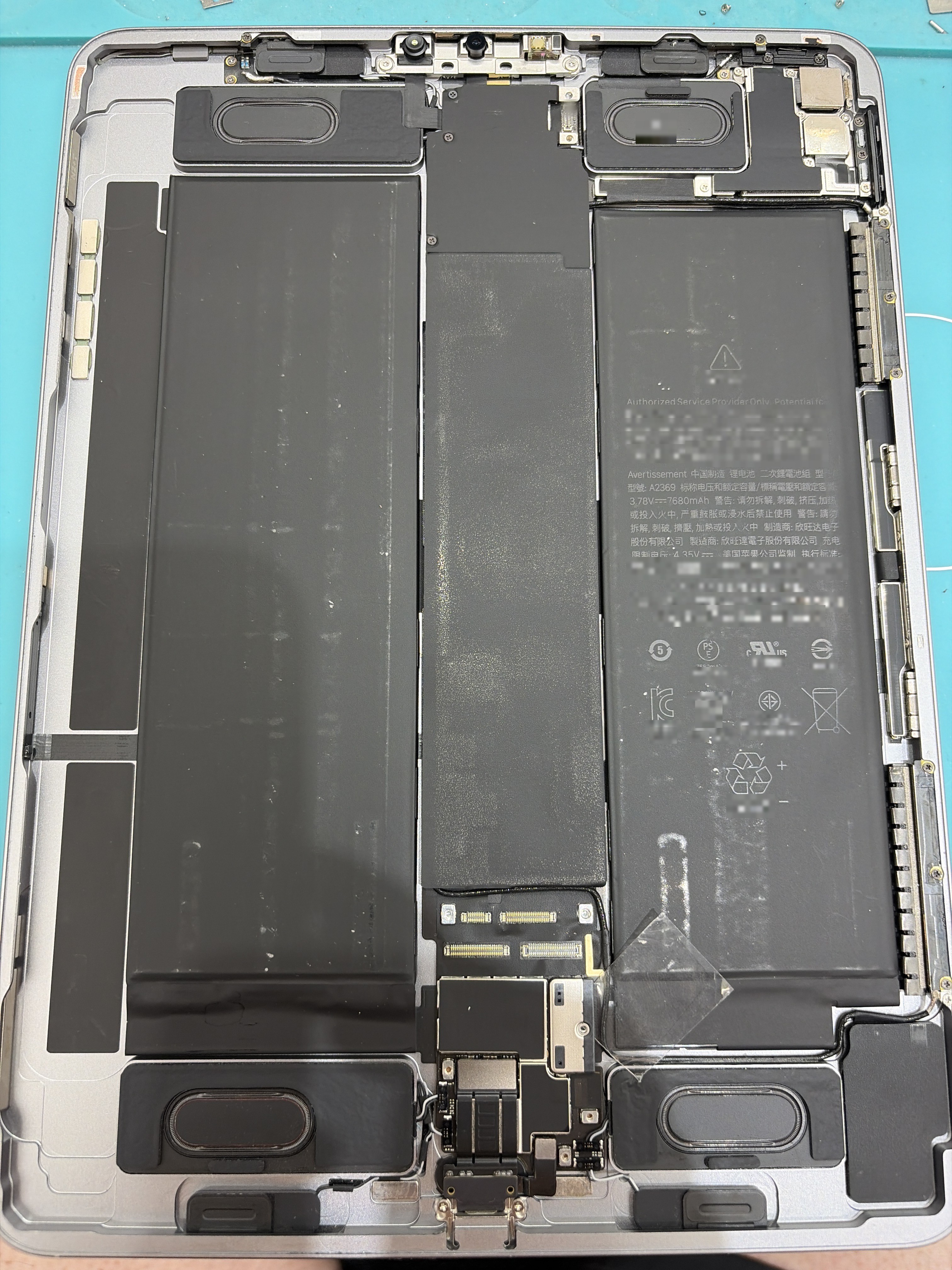 아이패드 iPad Pro 11인치 (M2/4세대) 내부 분해 — 정밀 작업 단계
