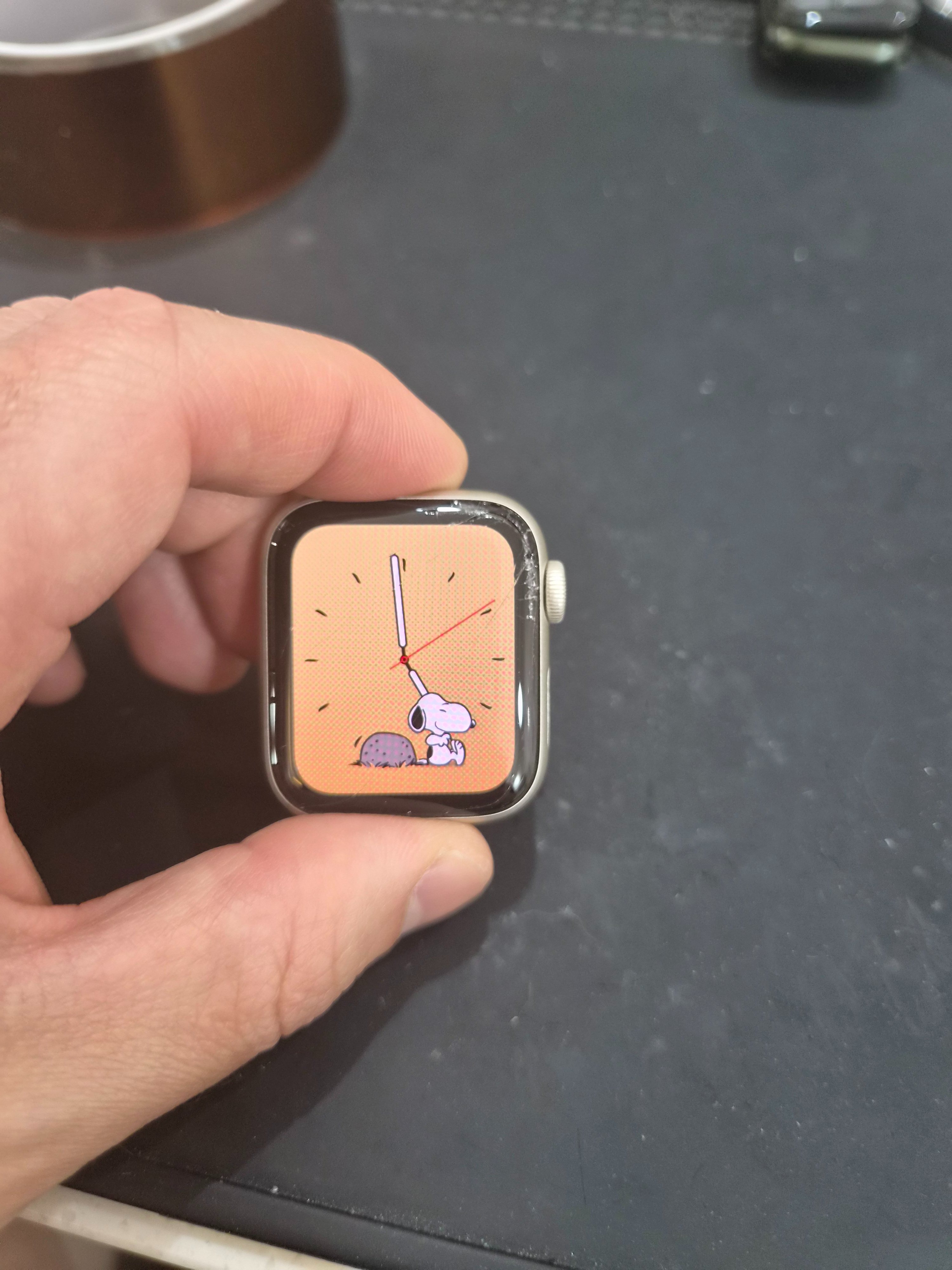 애플워치 Apple Watch SE (2세대) 수리 전 — 액정 깨짐