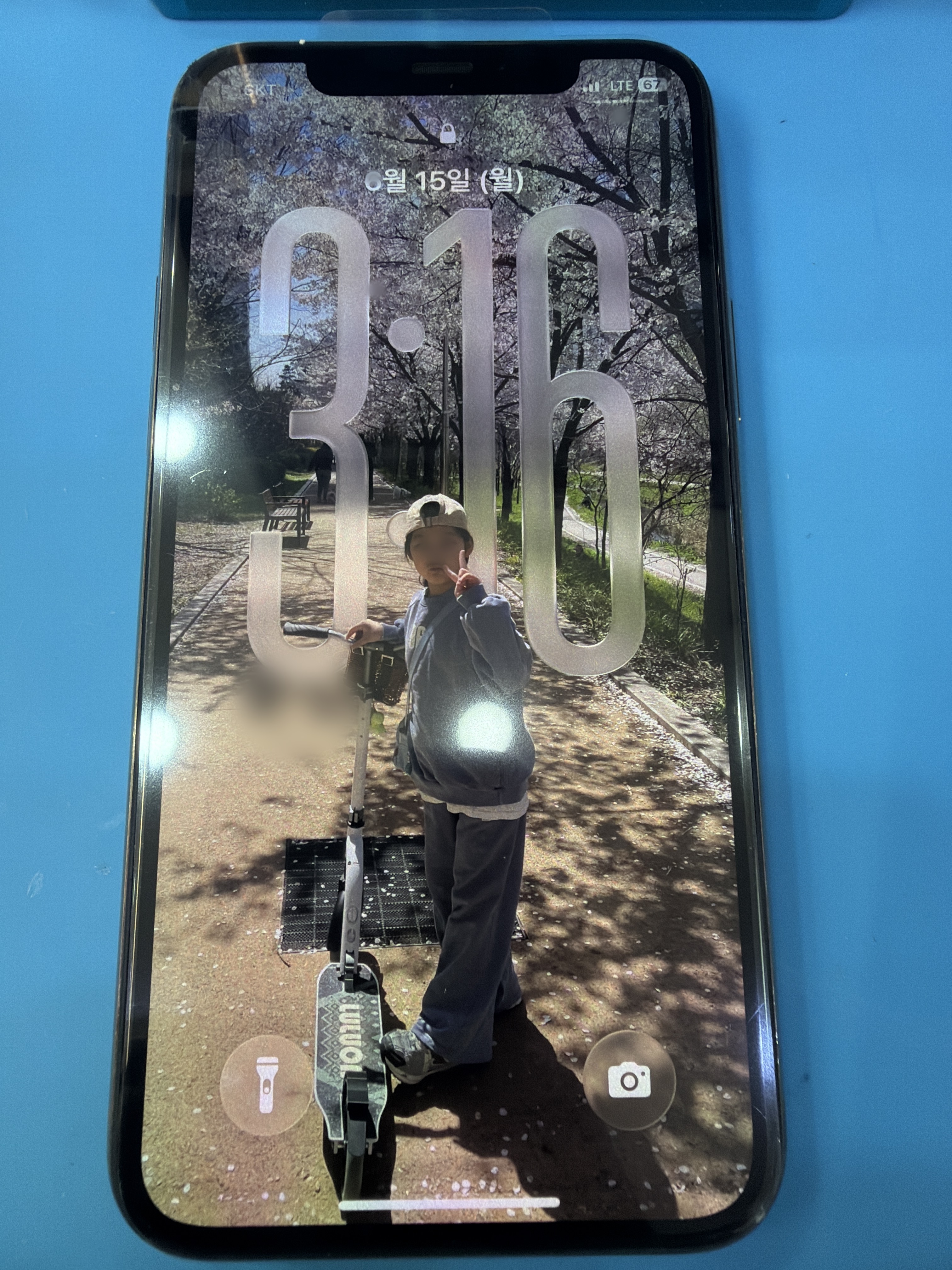 아이폰 11 Pro 수리 작업 중 — 다올리페어 직영점 진행