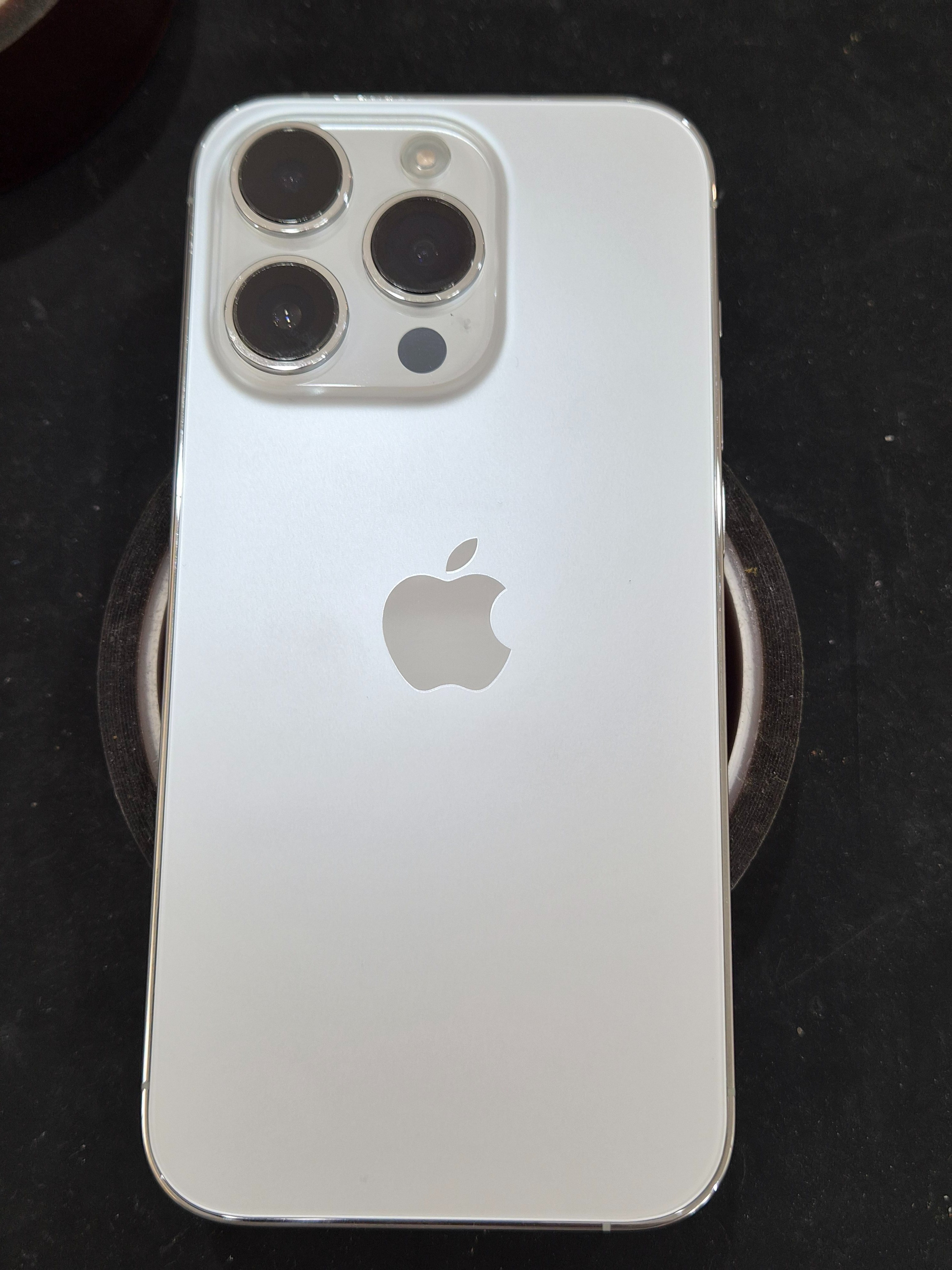 아이폰 14 프로 (iPhone 14 Pro) 후면 유리 교체 비용 얼마일까, 신림점에서 확인하기