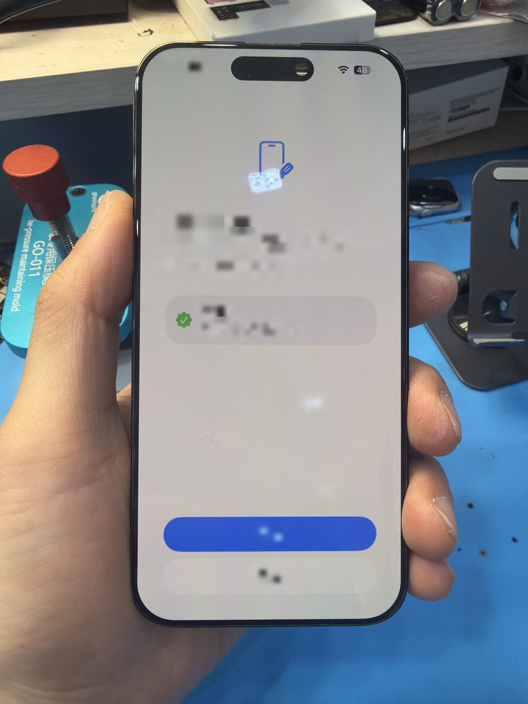 아이폰 15 Pro 수리 작업 중 — 다올리페어 직영점 진행