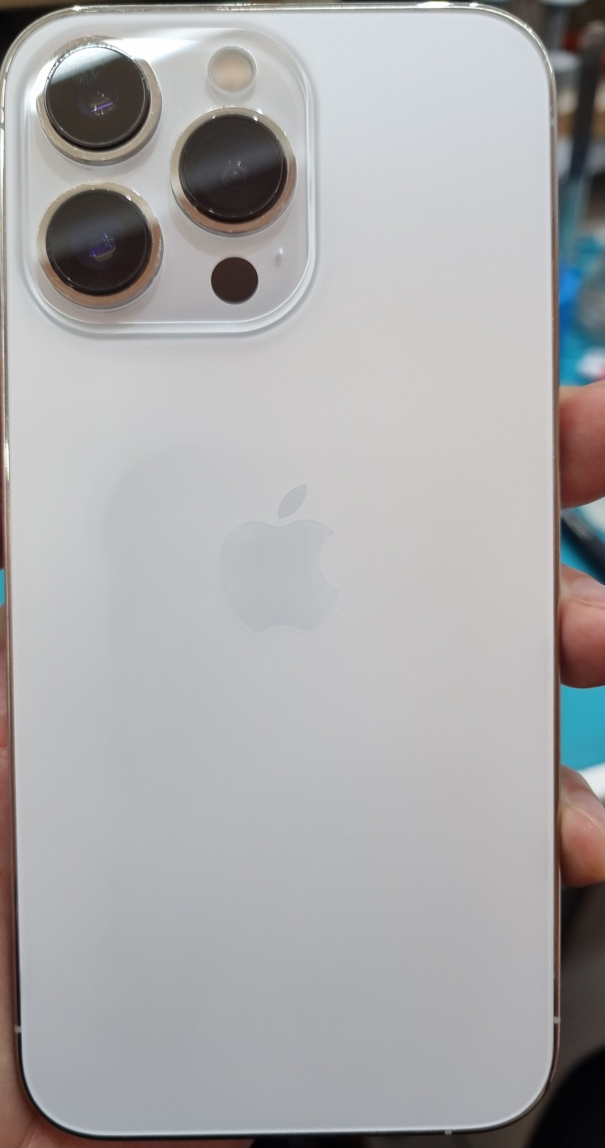 2년 쓴 아이폰 13 프로 (iPhone 13 Pro) 후면 유리, 목동점에서 교체