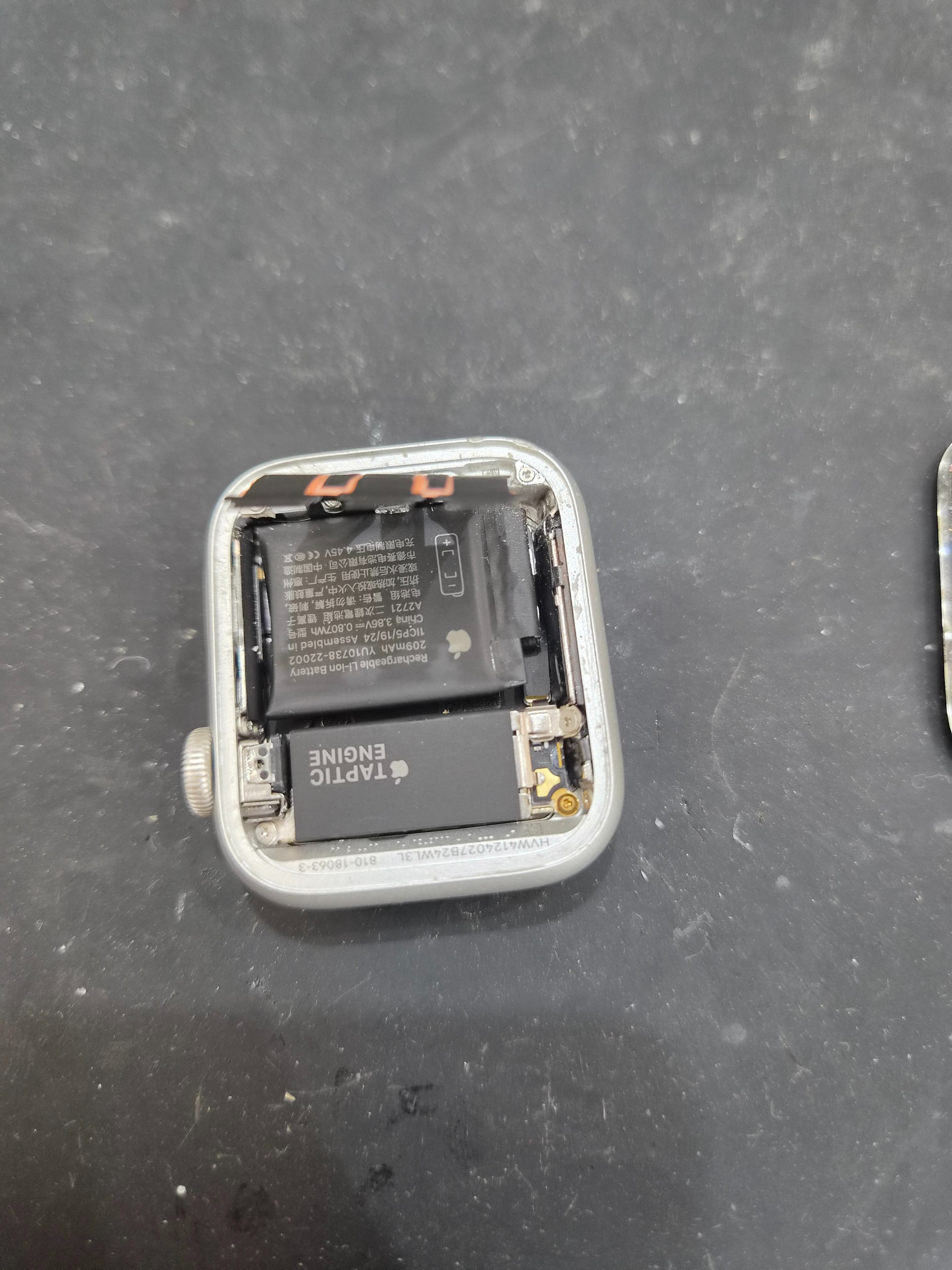 애플워치 SE 2세대 (Apple Watch SE 2) 액정 수리 후기 수리 작업 중 — 다올리페어 직영점 진행