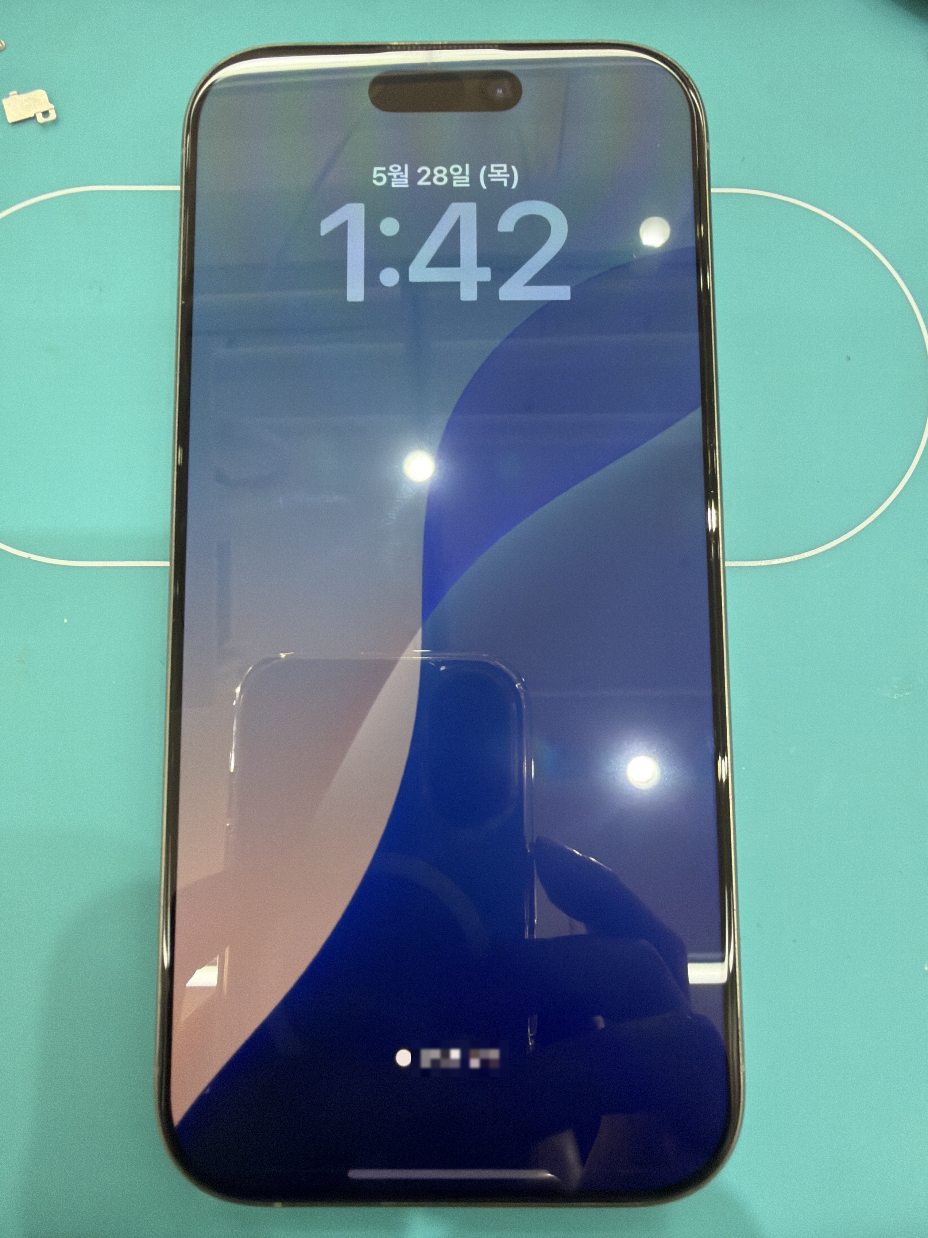 아이폰 16 프로 (iPhone 16 Pro) LCD 손상, 목동점 당일 정품 액정 교체로 빠르게 복구