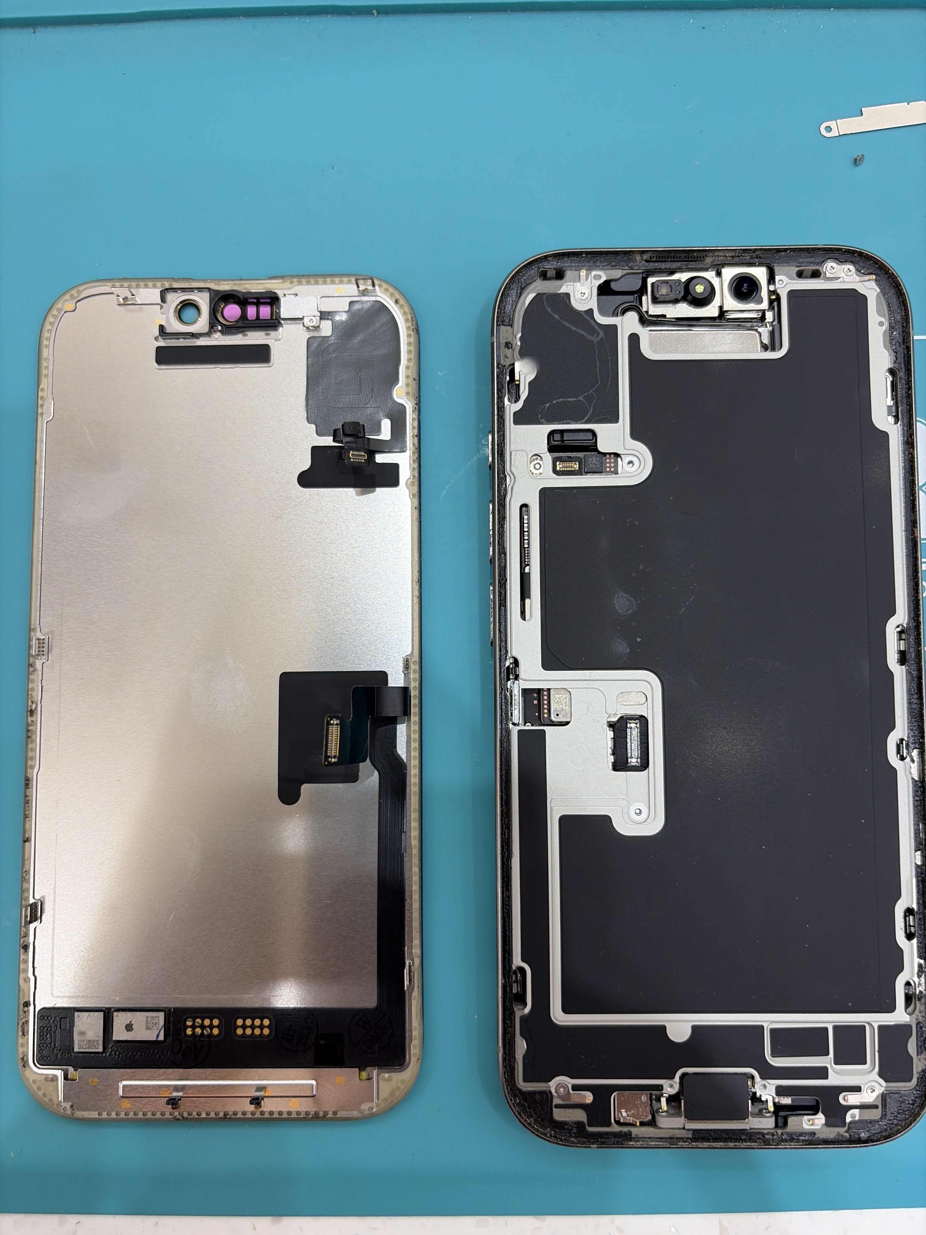 아이폰 iPhone 16 Pro 수리 작업 중 — 다올리페어 직영점 진행