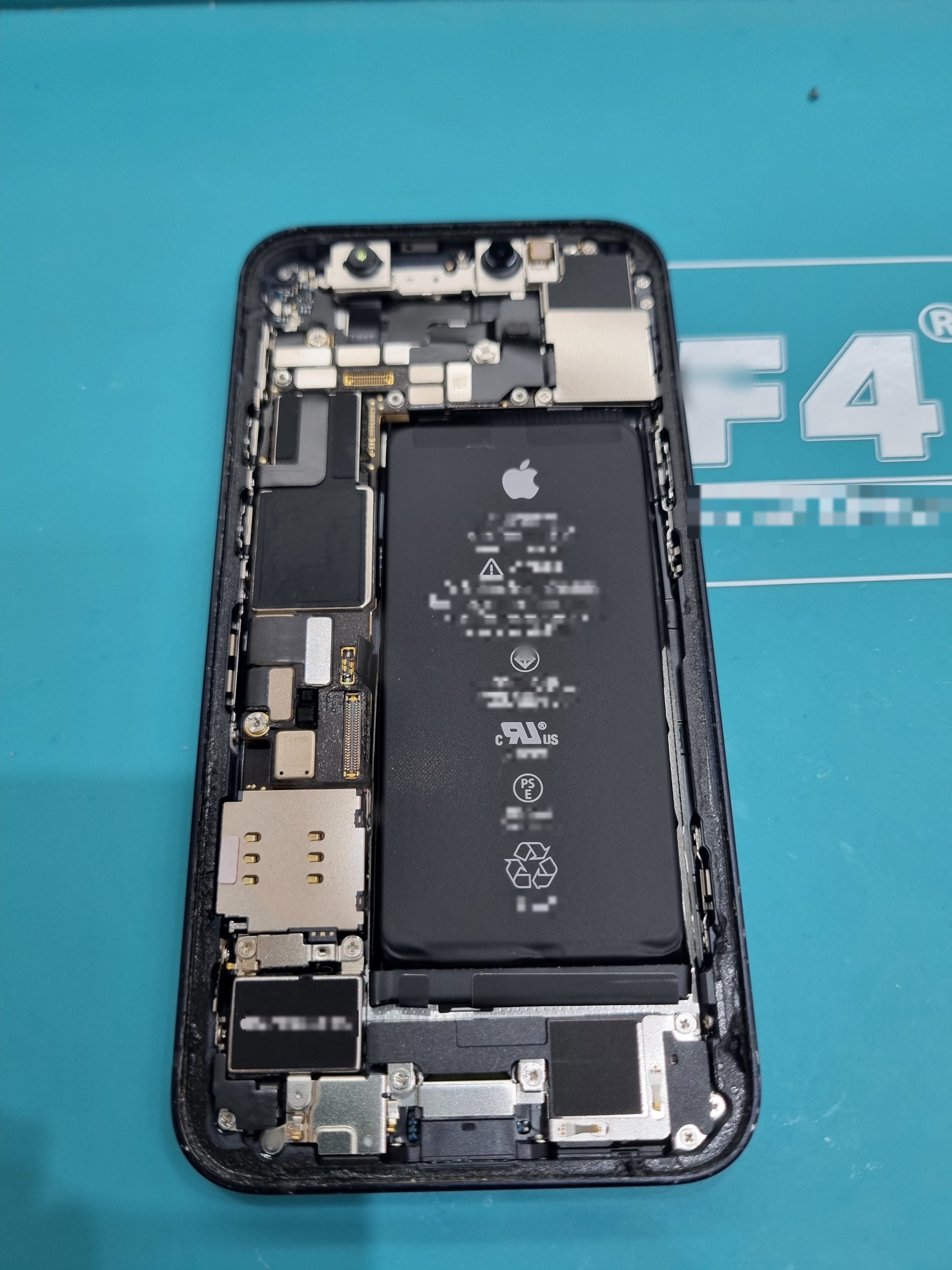 아이폰 12 미니 (iPhone 12 mini) 배터리 교체 비용 가격 내부 분해 — 정밀 작업 단계