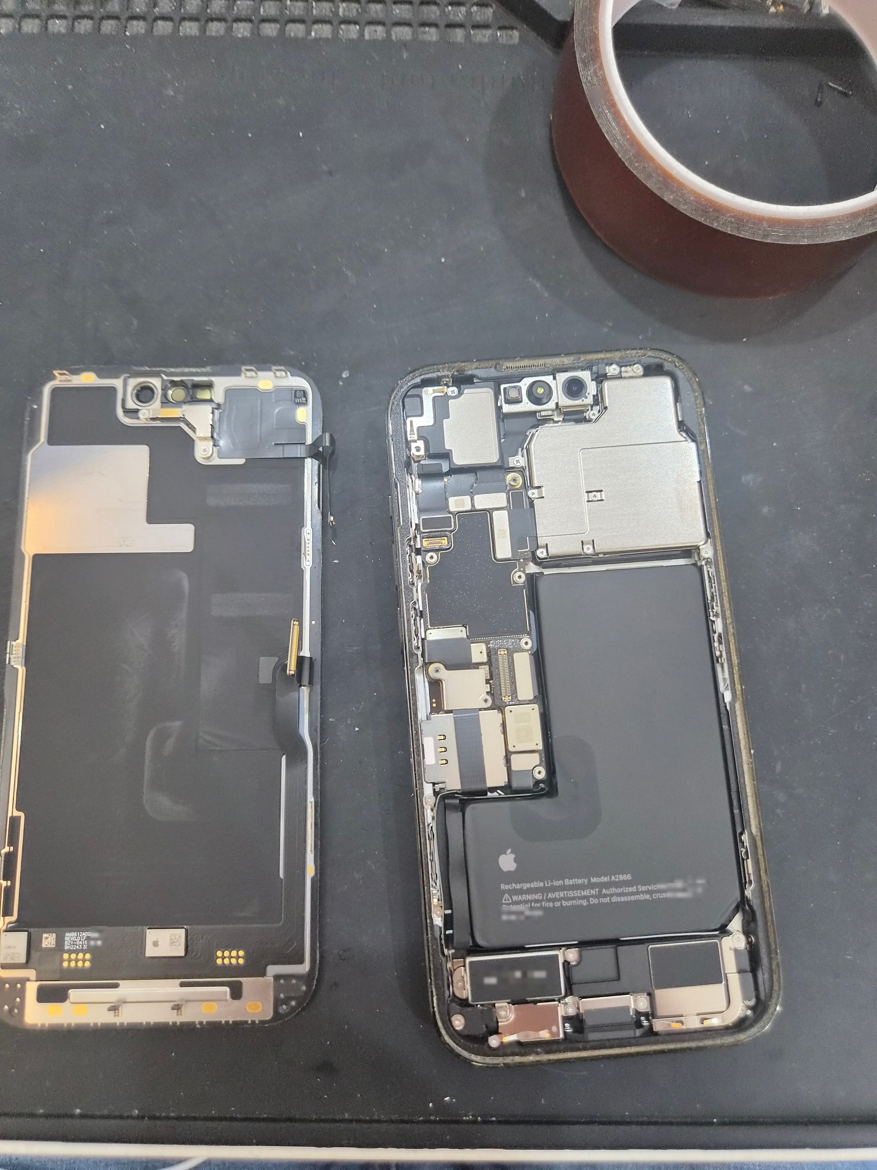 아이폰 iPhone 14 Pro 내부 분해 — 정밀 작업 단계