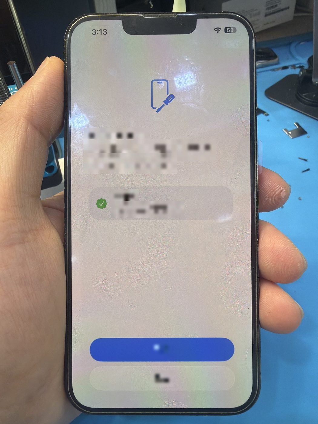 아이폰 13 Pro 수리 작업 중 — 다올리페어 직영점 진행