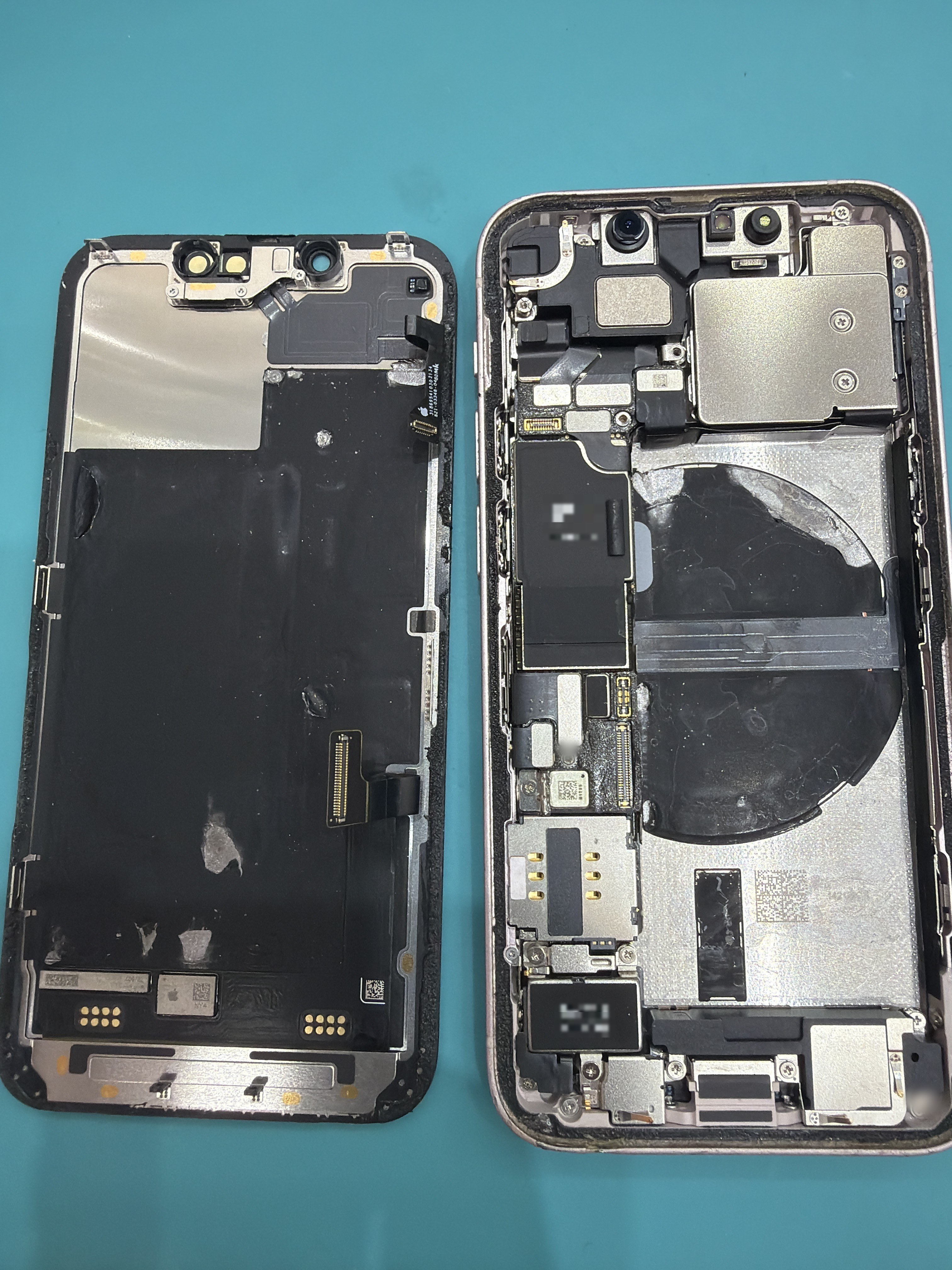 아이폰 iPhone 13 mini 수리 작업 중 — 다올리페어 직영점 진행