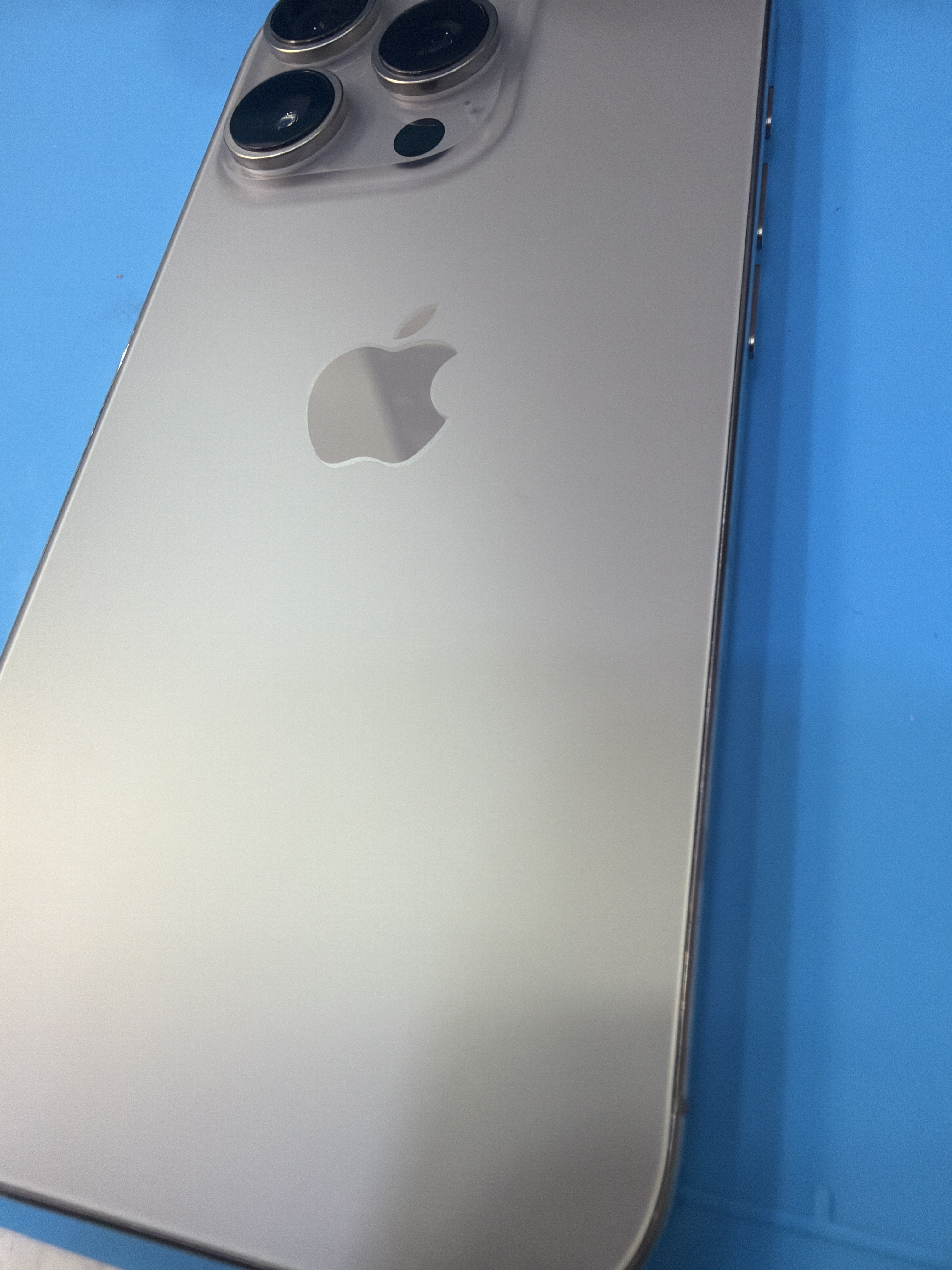 아이폰 16 프로 (iPhone 16 Pro) 후면 유리, 가산점 정품 부품으로 비정품 경고 없이 원상복구