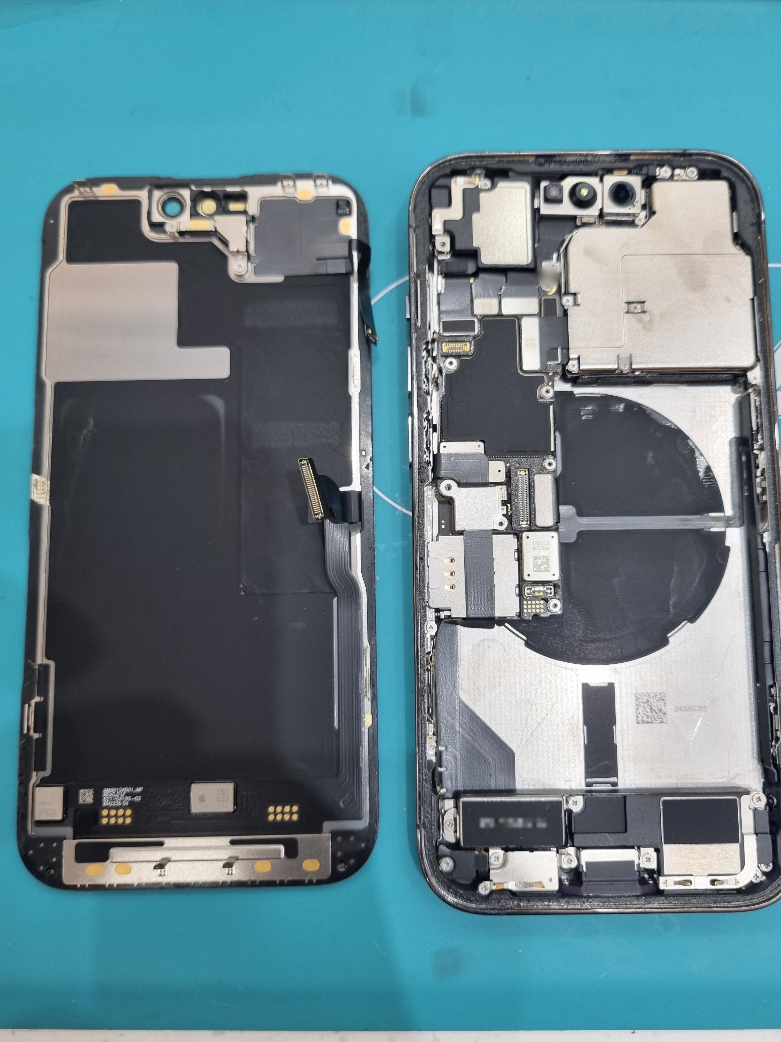 아이폰 iPhone 14 Pro 수리 작업 중 — 다올리페어 직영점 진행