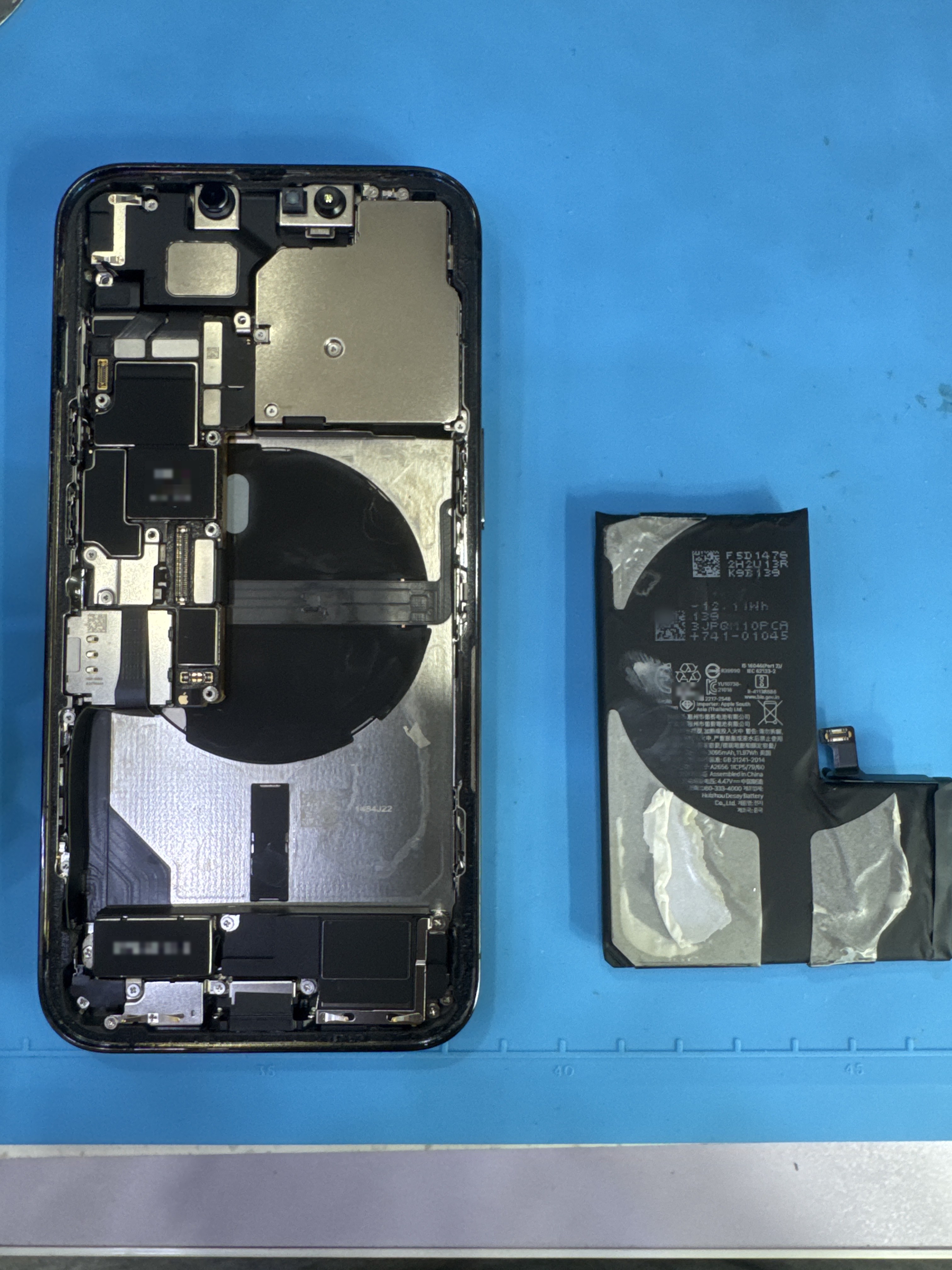 아이폰 iPhone 13 Pro 수리 작업 중 — 다올리페어 직영점 진행