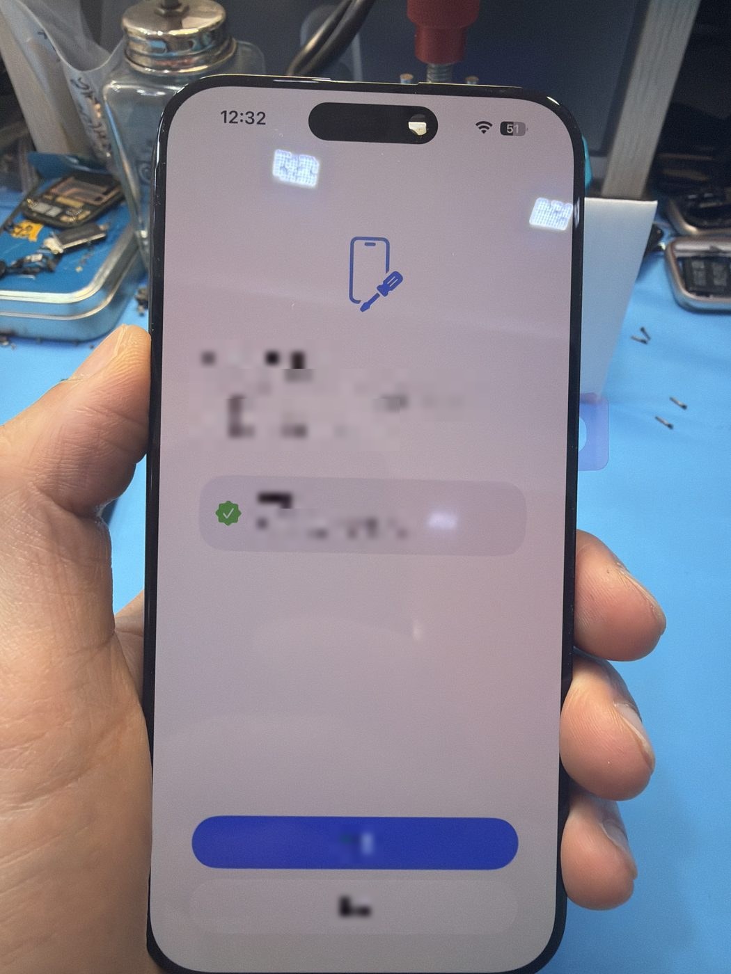 아이폰 15 Pro 수리 작업 중 — 다올리페어 직영점 진행