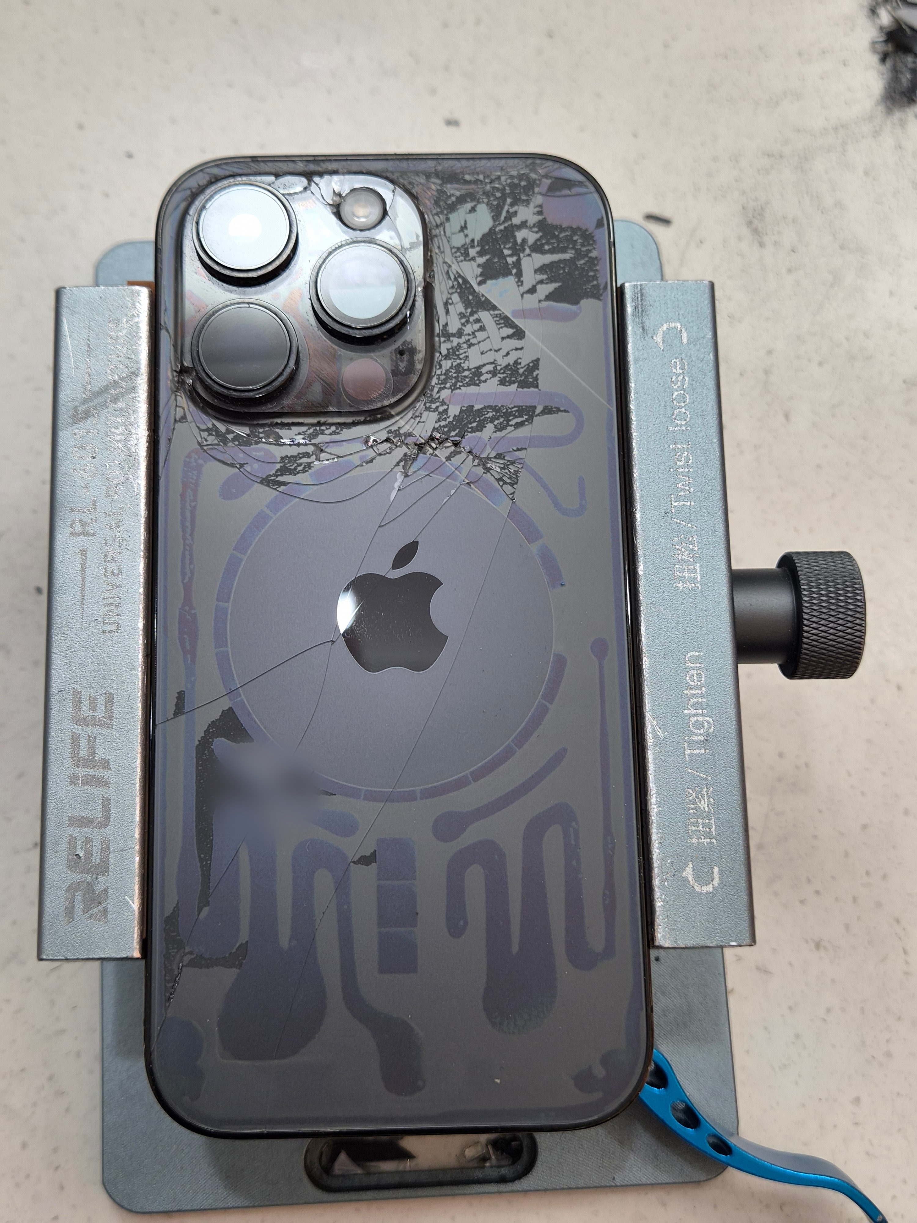 아이폰 iPhone 14 Pro 수리 작업 중 — 다올리페어 직영점 진행