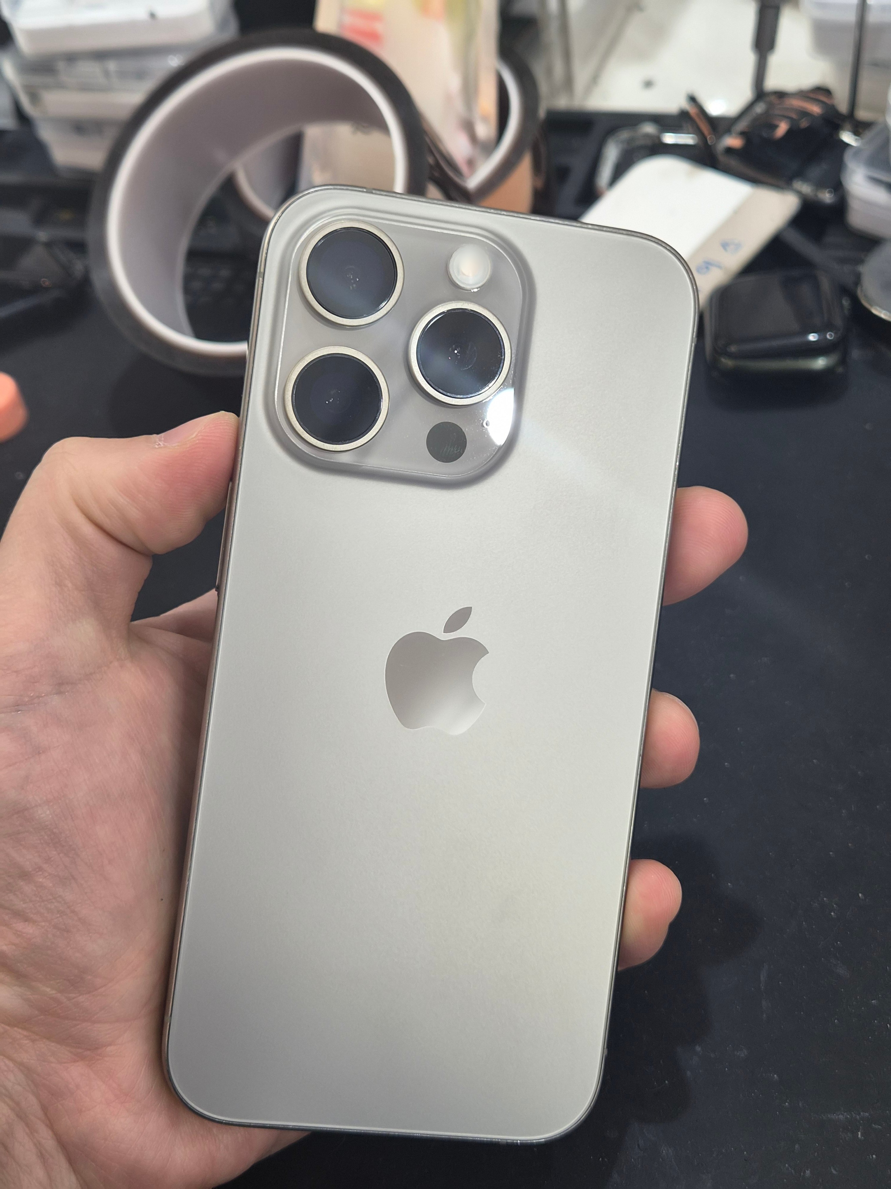 충전 금방 닳던 아이폰 15 프로 (iPhone 15 Pro), 신림점 후면 유리 교체로 배터리 정상화