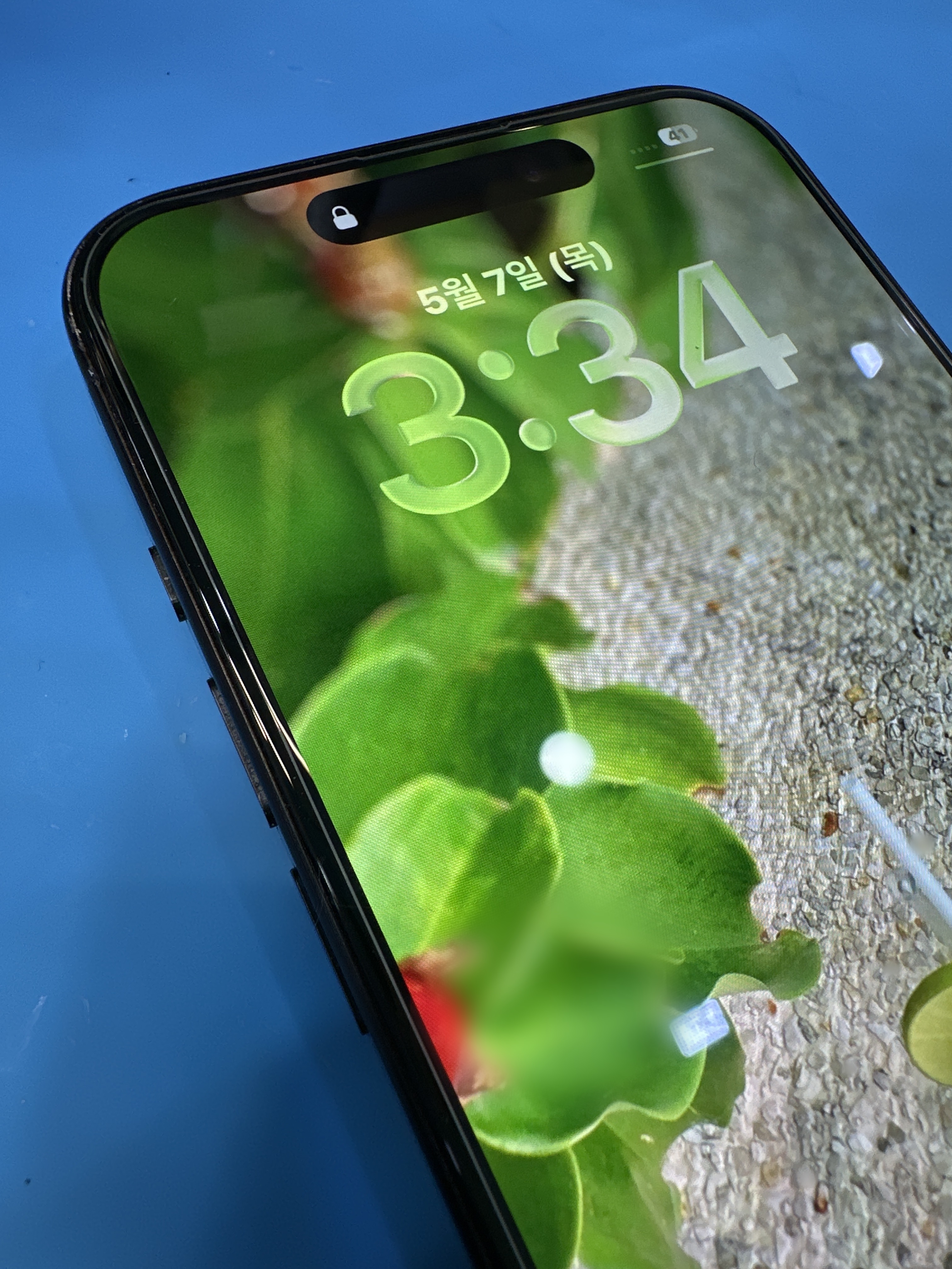 아이폰 15 프로 (iPhone 15 Pro) 액정 교체, 가산점 정품 부품으로 비정품 경고 없이 완료