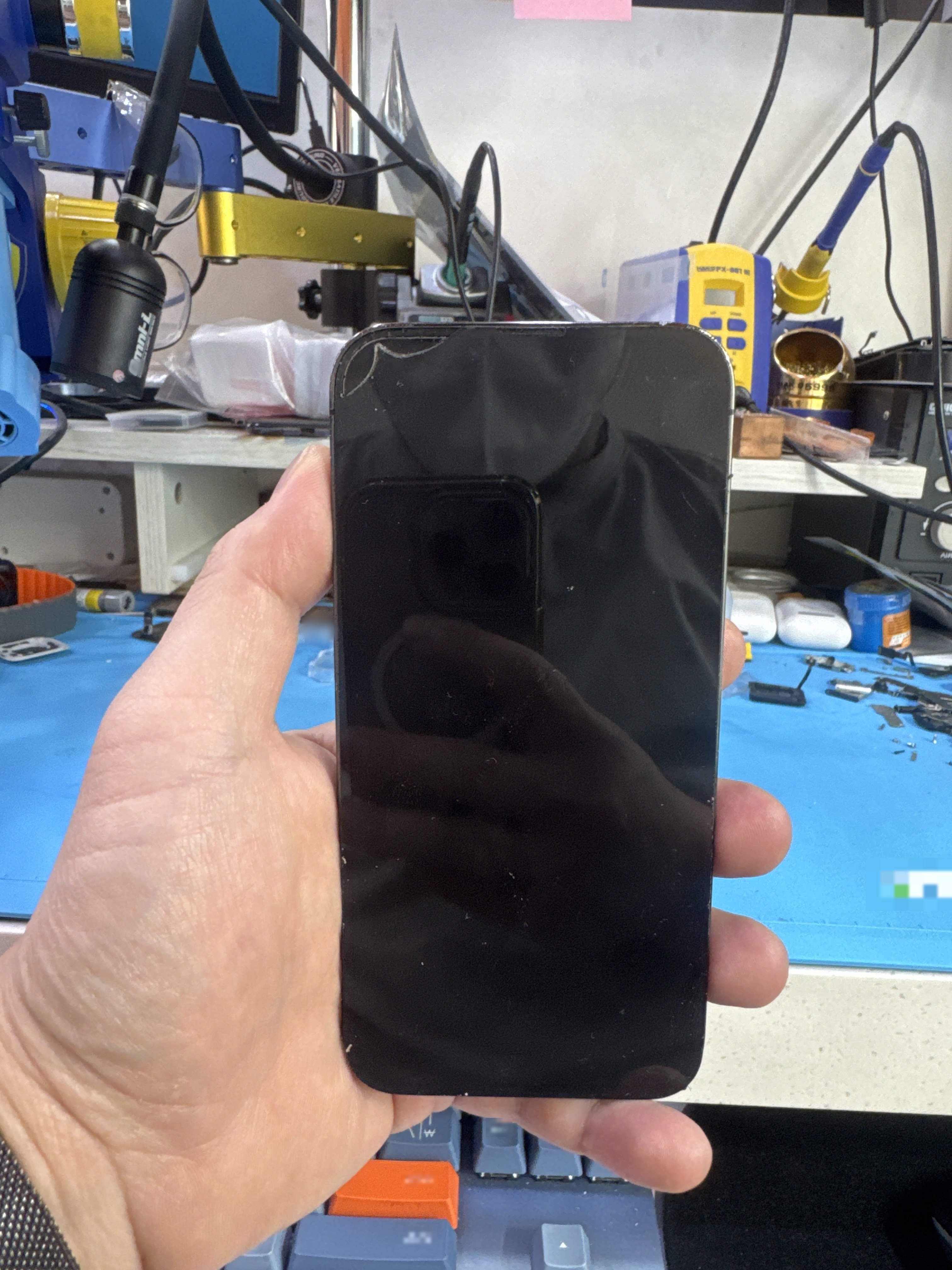 아이폰 iPhone 13 Pro 수리 전 — 액정 깨짐