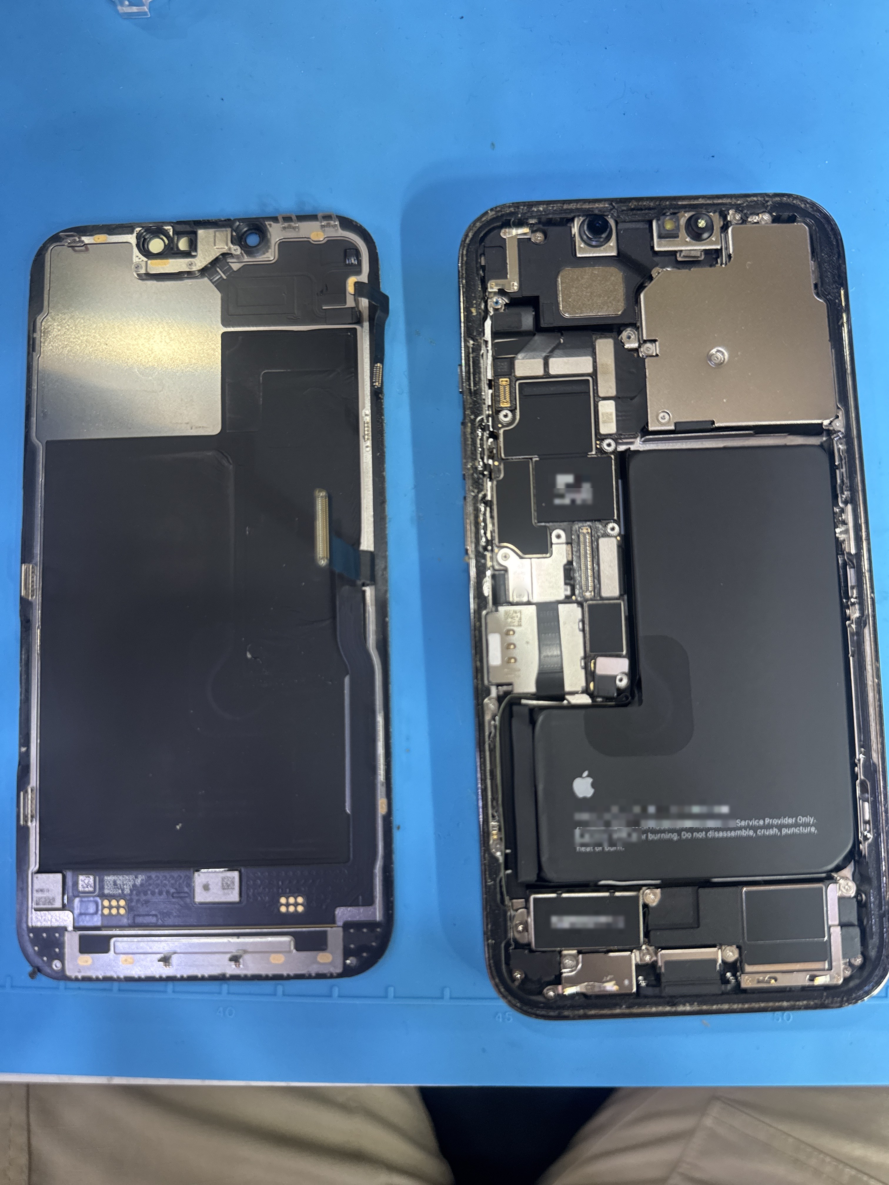 아이폰 13 프로 (iPhone 13 Pro) 화면 깨짐 수리 작업 중 — 다올리페어 직영점 진행