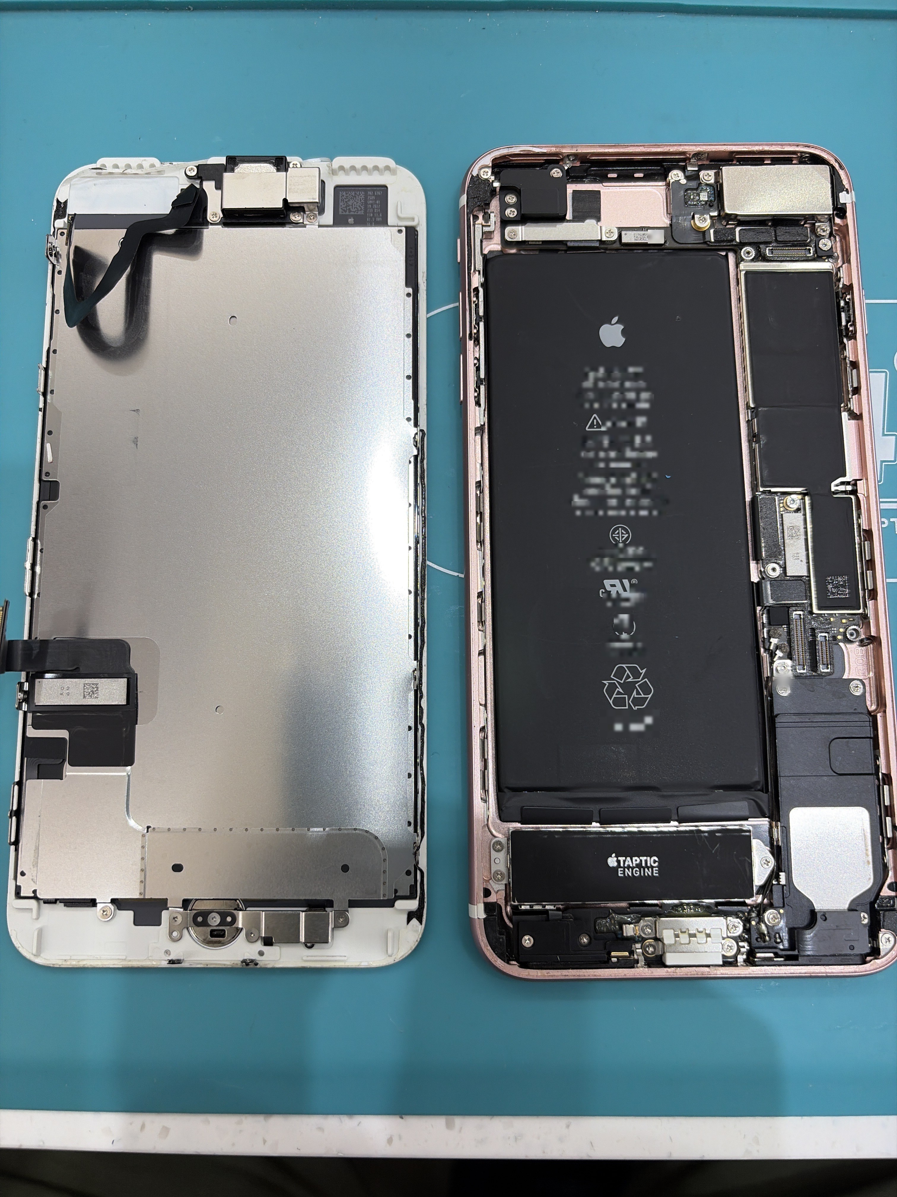 아이폰 iPhone 7 Plus 내부 분해 — 정밀 작업 단계