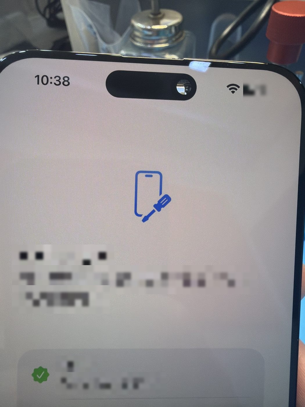 아이폰 15 Pro Max 수리 작업 중 — 다올리페어 직영점 진행