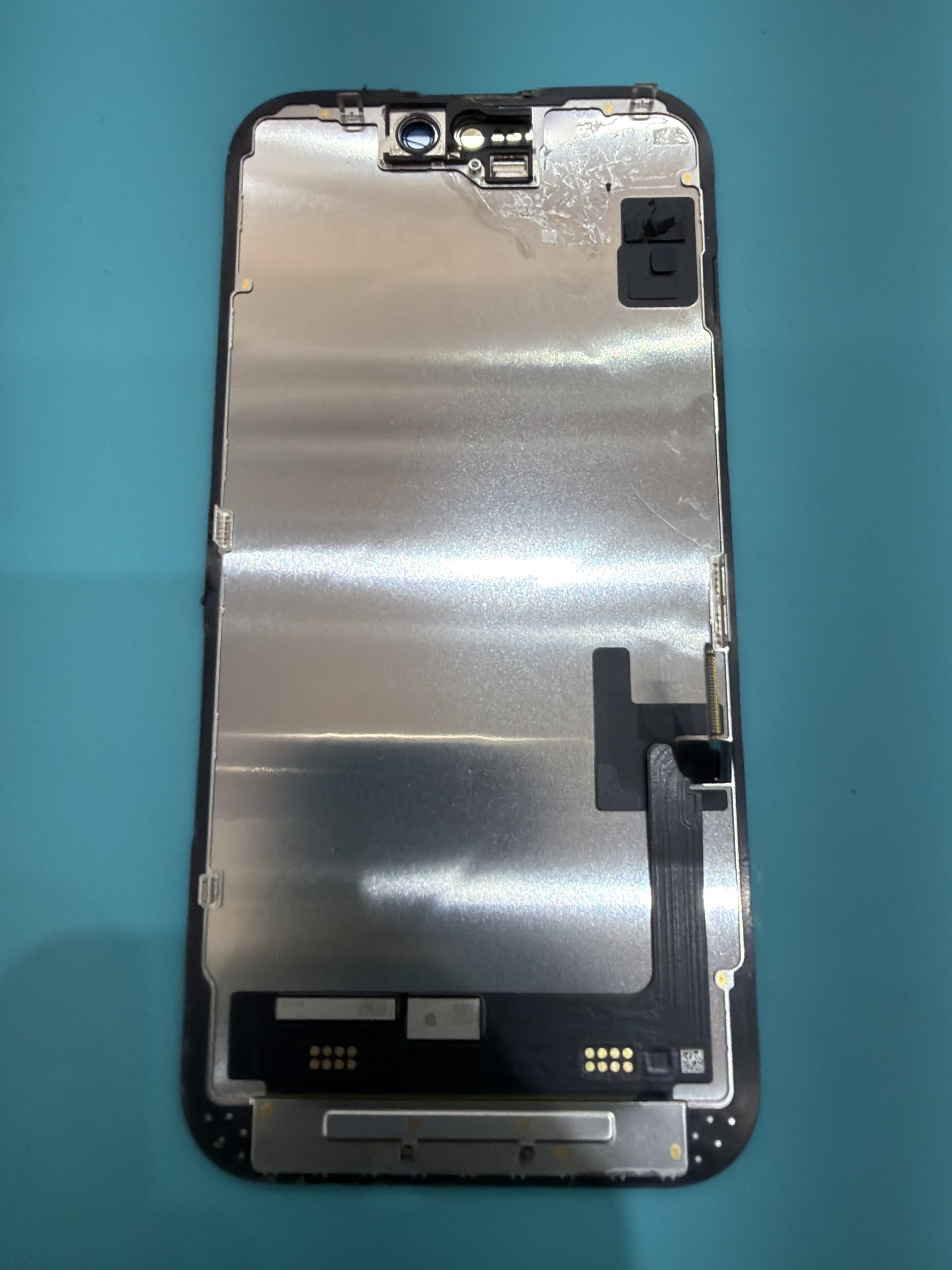 아이폰 iPhone 15 수리 작업 중 — 다올리페어 직영점 진행