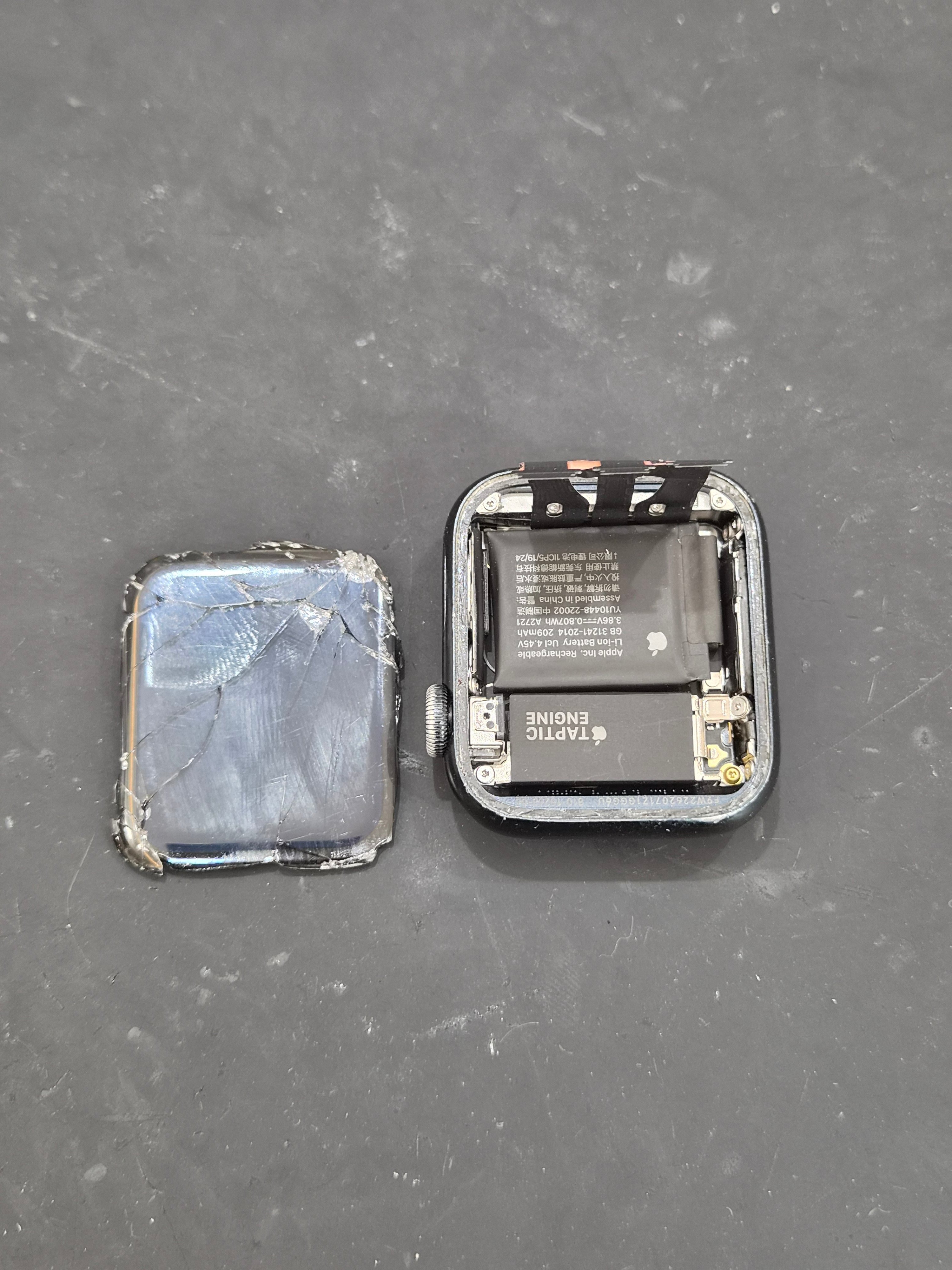 애플워치 Apple Watch SE (2세대) 내부 분해 — 정밀 작업 단계