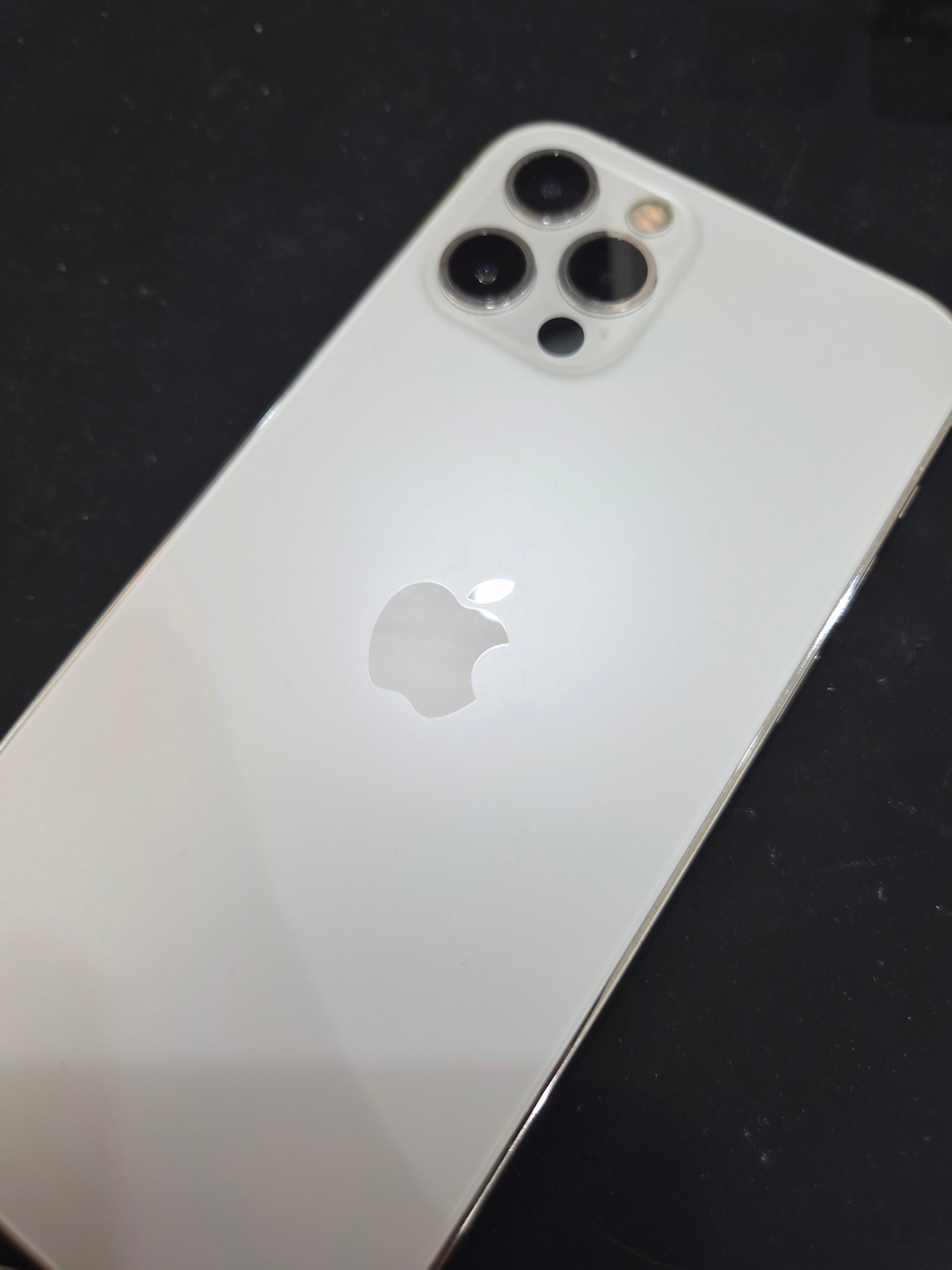 떨어뜨린 아이폰 12 프로 (iPhone 12 Pro) 후면 유리, 신림점에서 배터리 함께 점검하기