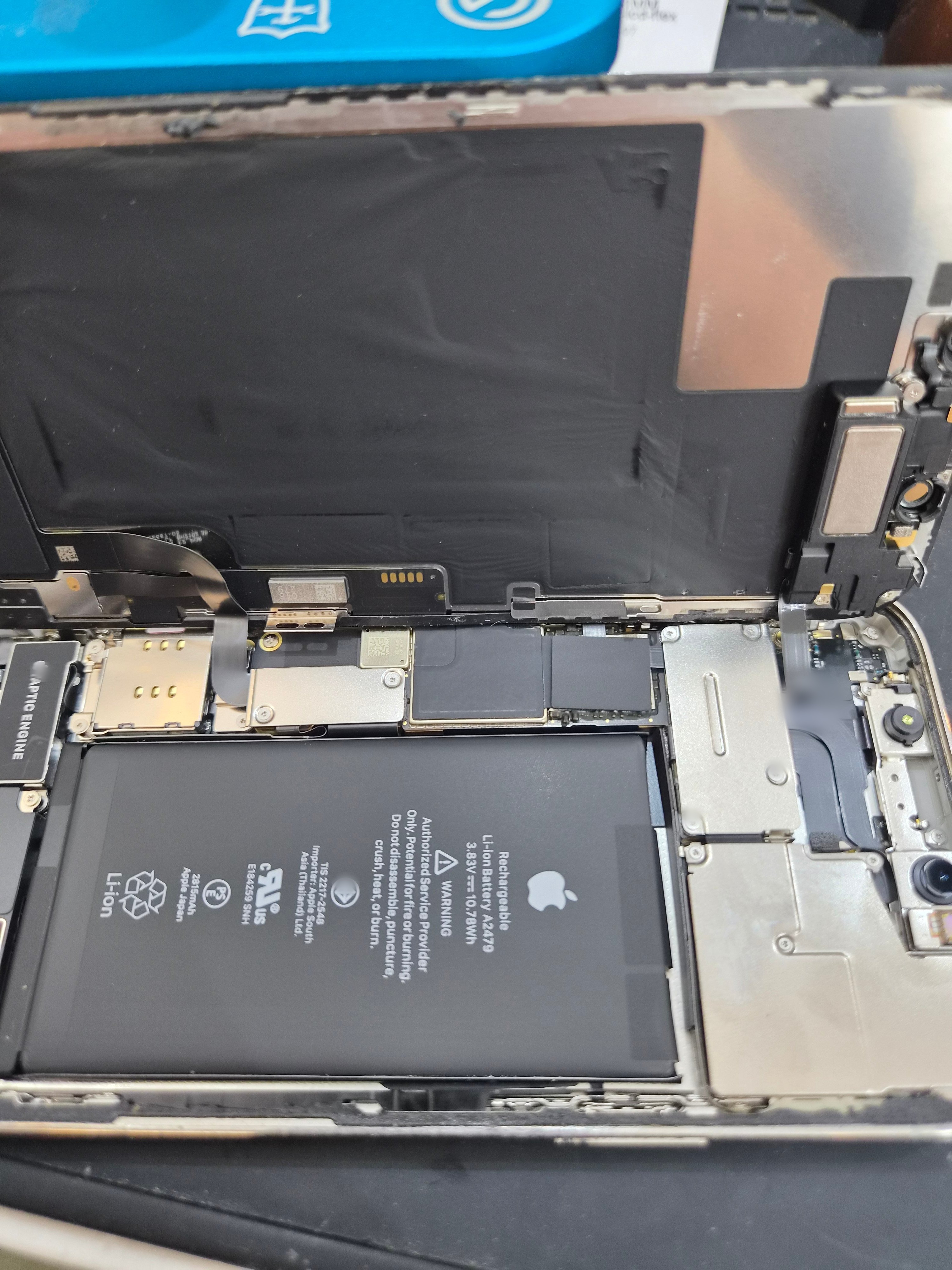 아이폰 iPhone 12 Pro 내부 분해 — 정밀 작업 단계