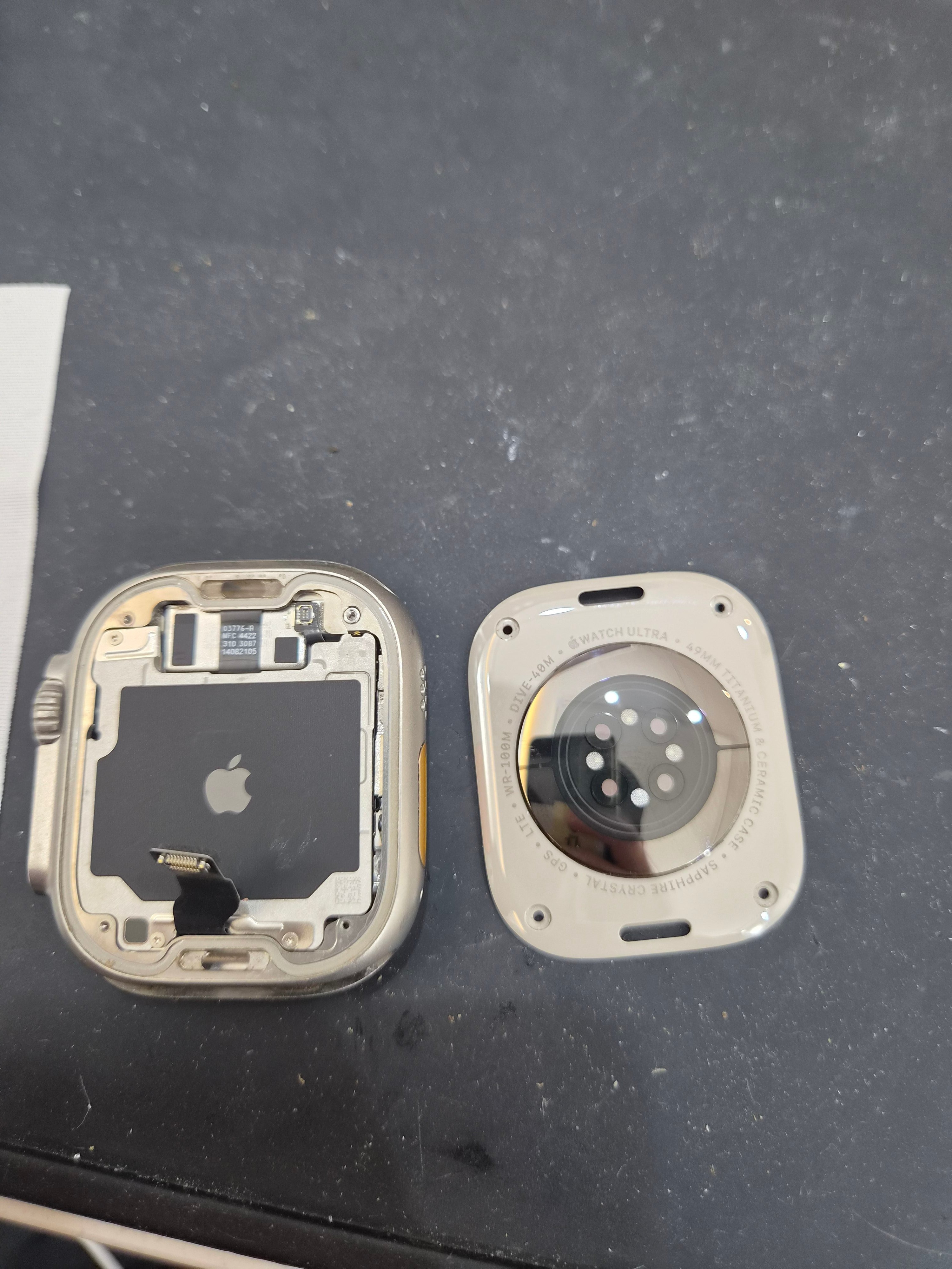 애플워치 Apple Watch Ultra 2 수리 작업 중 — 다올리페어 직영점 진행
