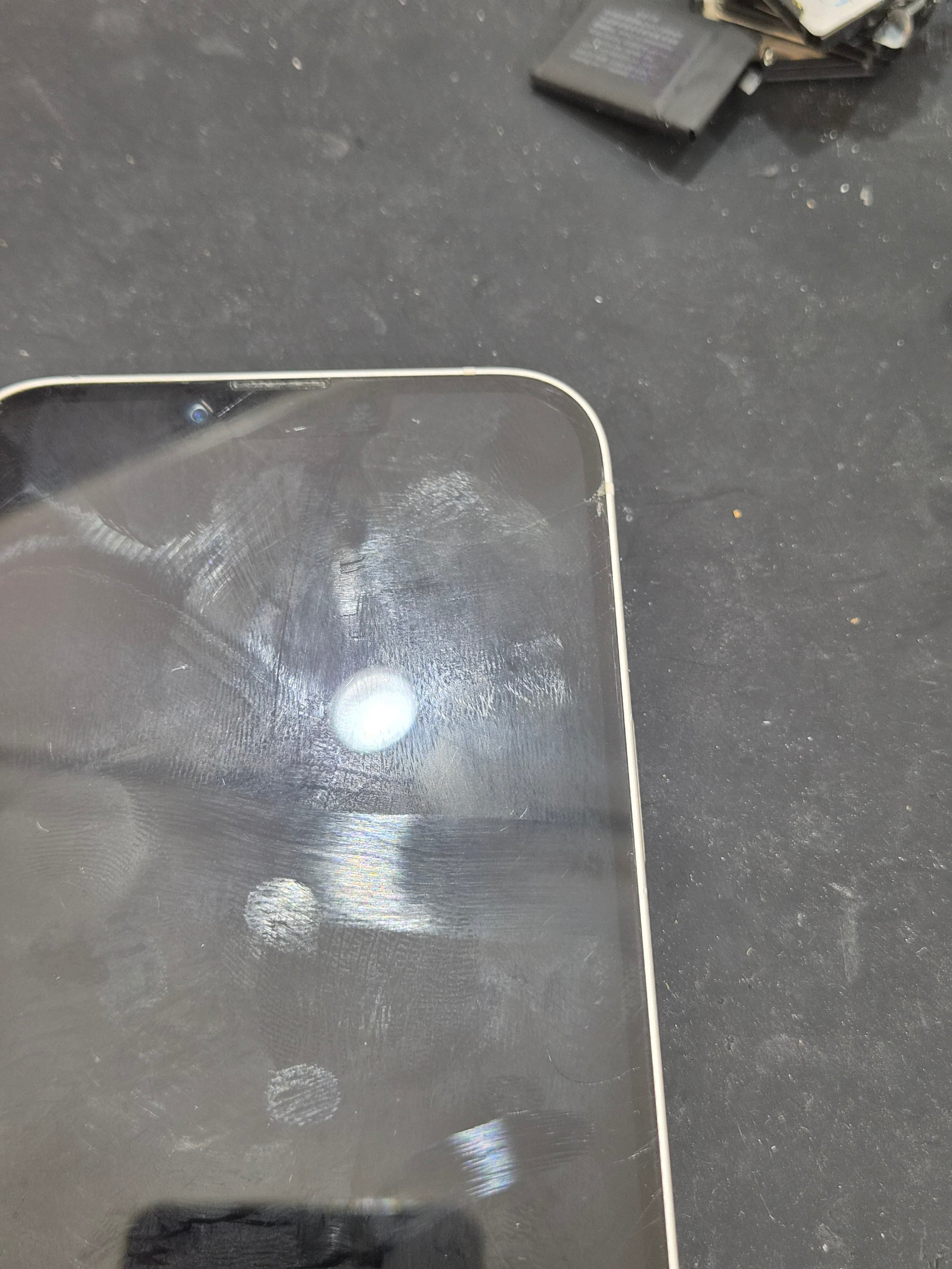 아이폰 iPhone 14 Plus 수리 전 — 액정 깨짐