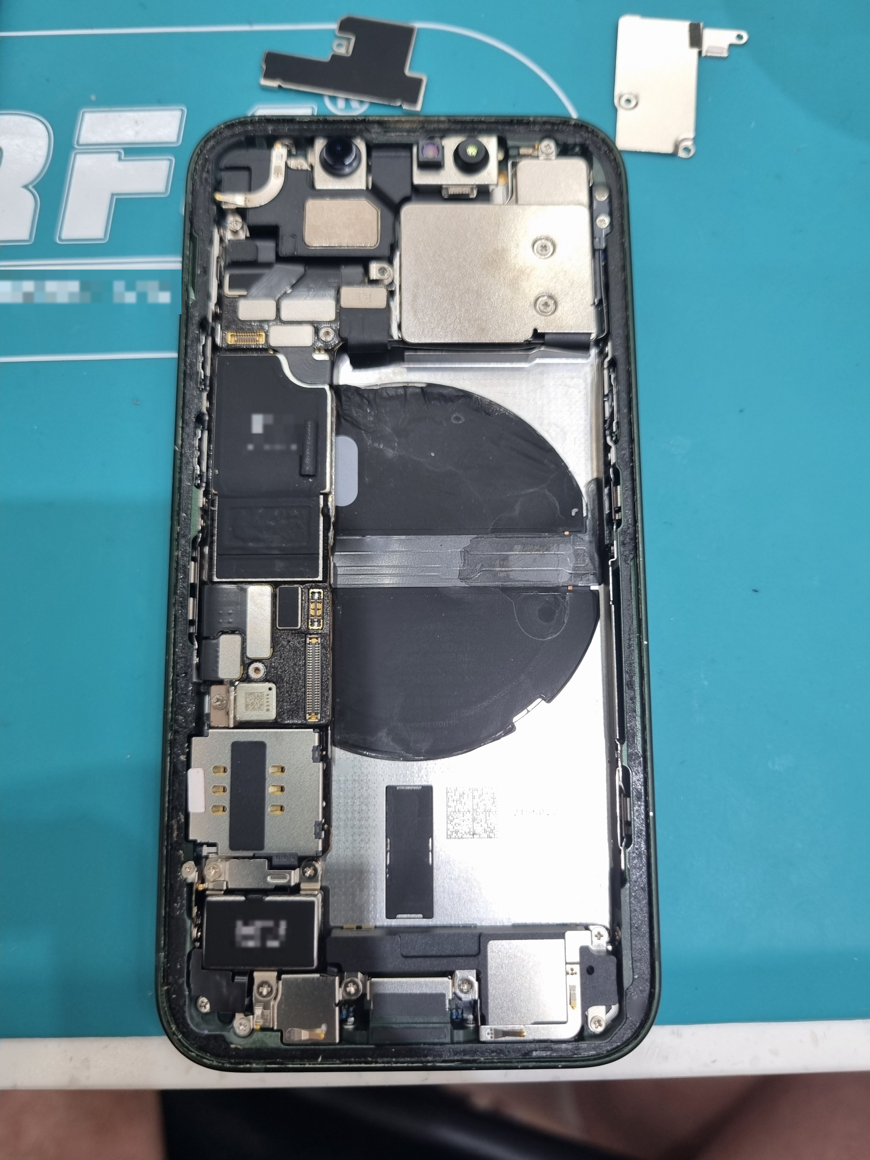 아이폰 13 미니 (iPhone 13 mini) 배터리 정품 인증 셀 교체 내부 분해 — 정밀 작업 단계