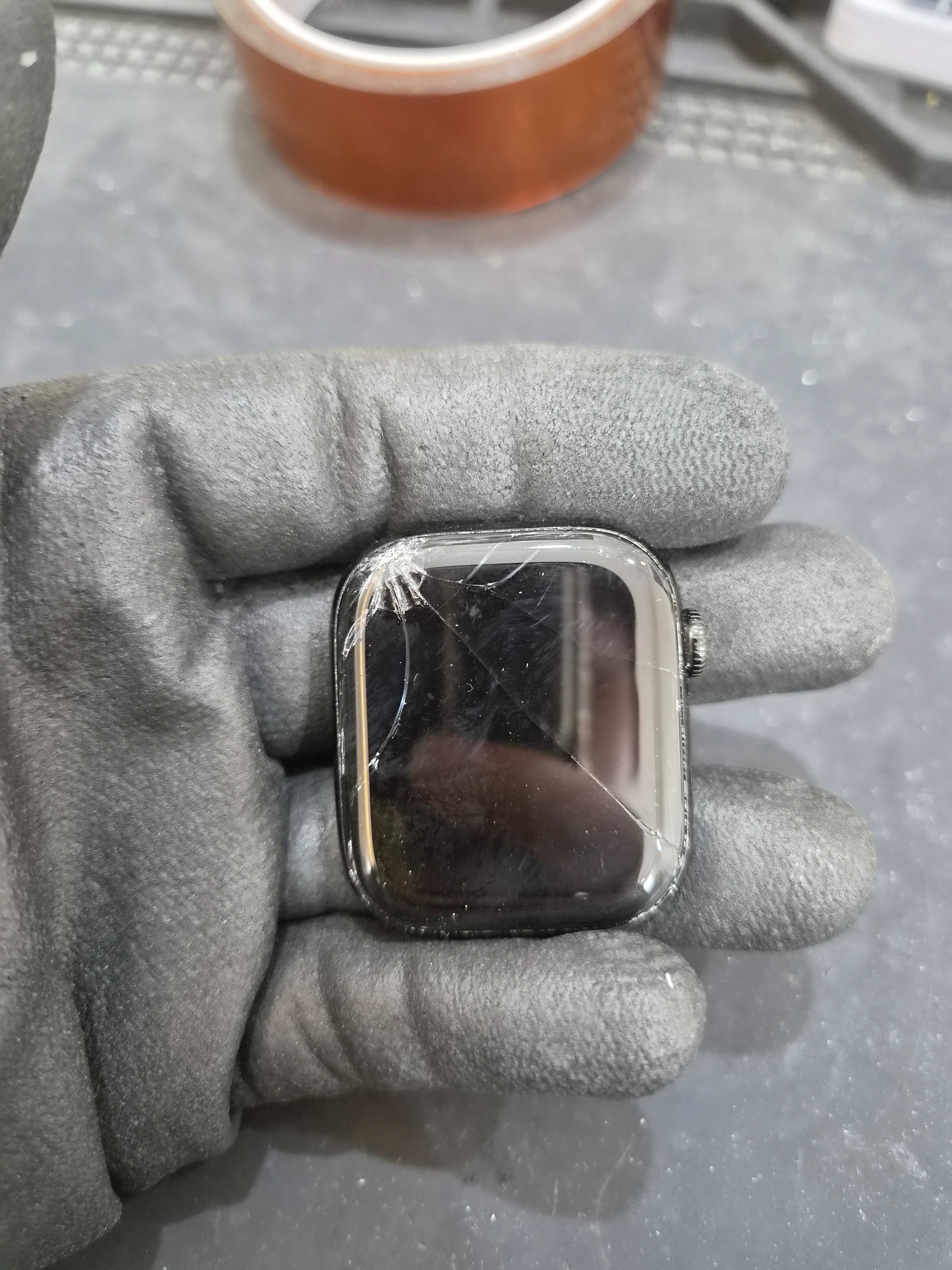 애플워치 Apple Watch Series 10 (42mm) 수리 전 — 액정 깨짐