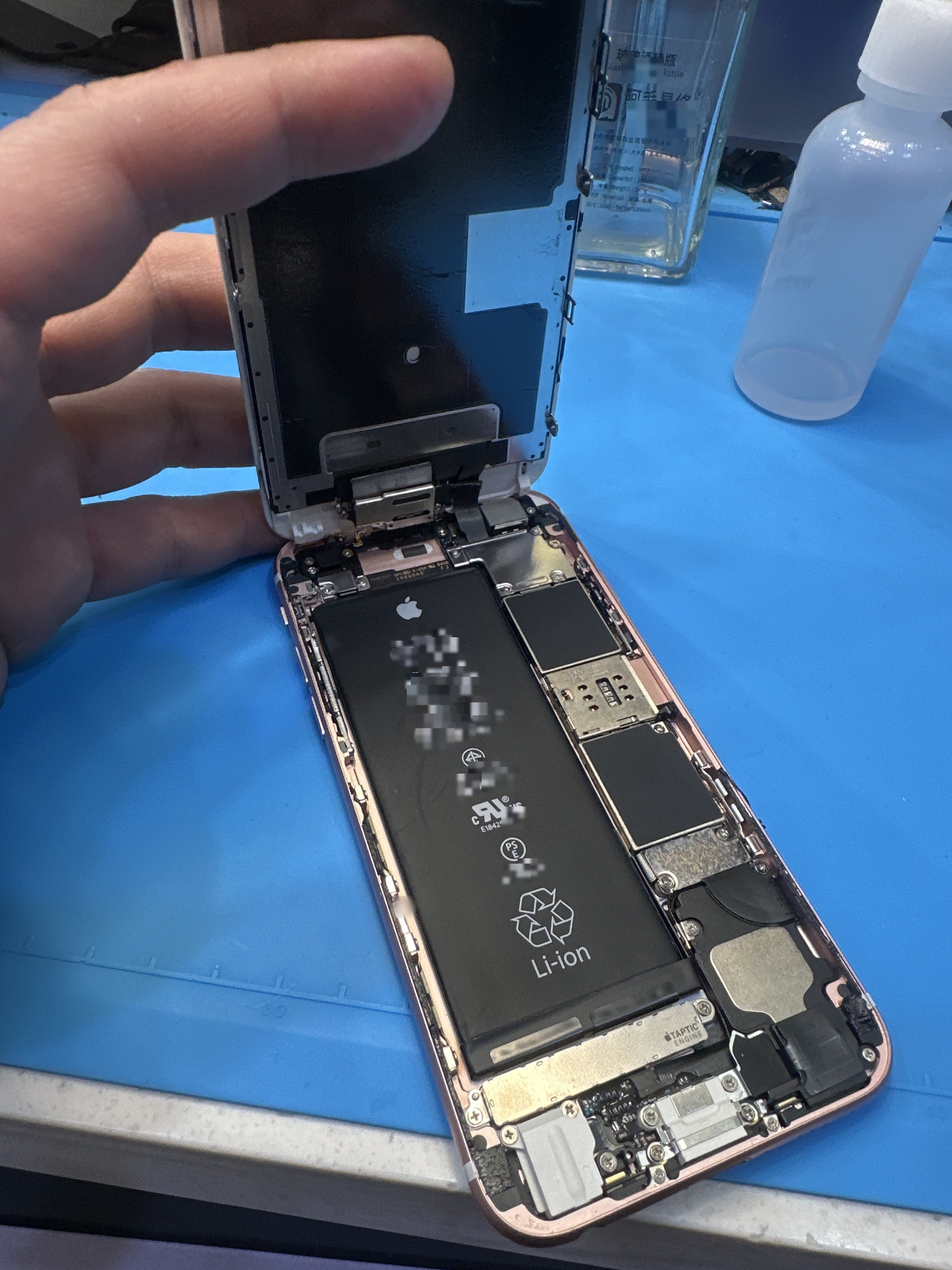아이폰 6s (iPhone 6s) 배터리 교체 후기 내부 분해 — 정밀 작업 단계