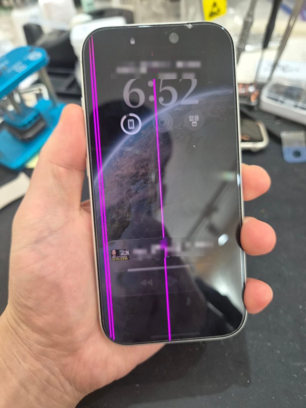 아이폰 iPhone 17 Pro 수리 전 — 액정 깨짐