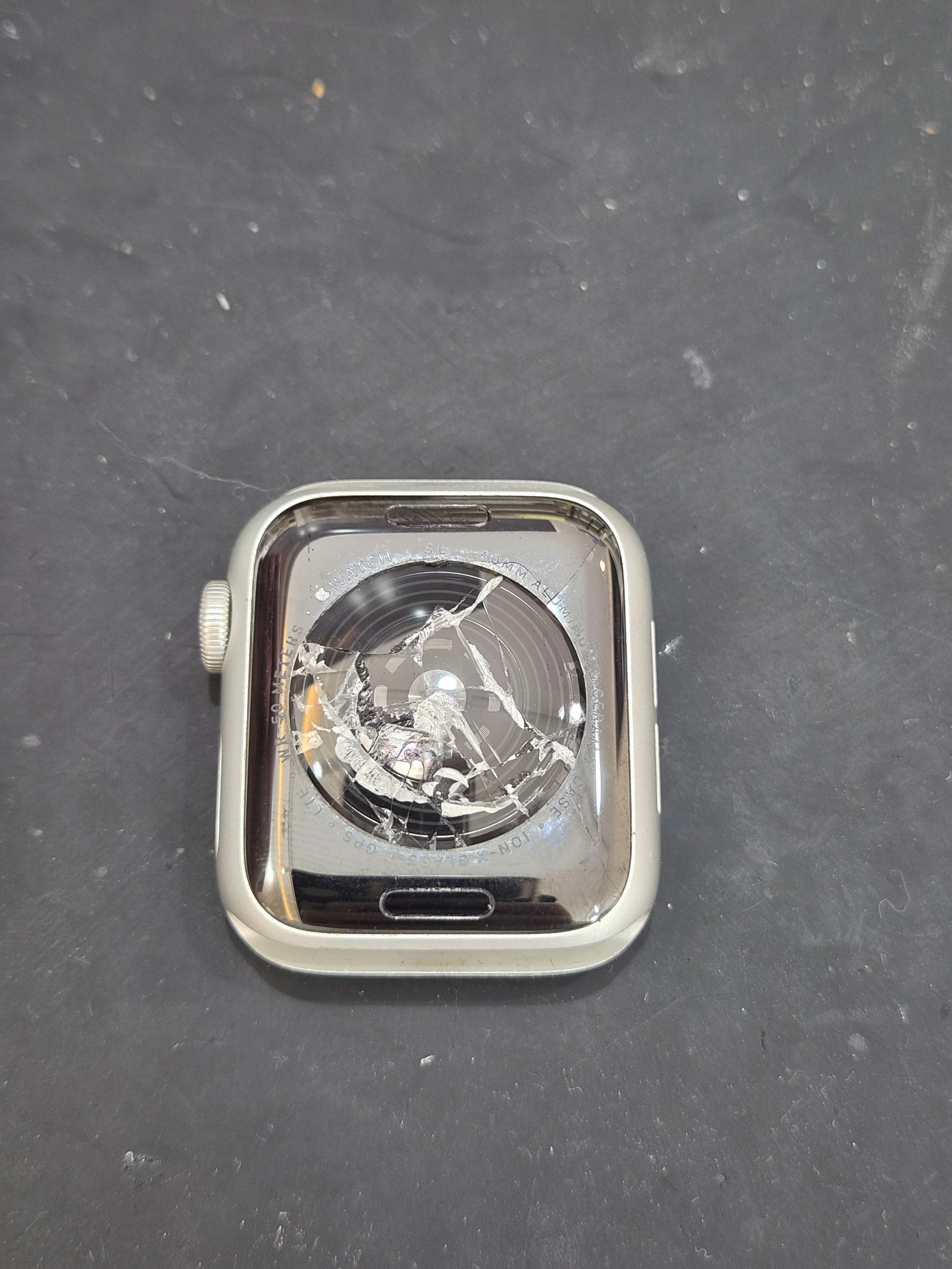 애플워치 Apple Watch SE (1세대) 수리 전 — 후면 유리 깨짐