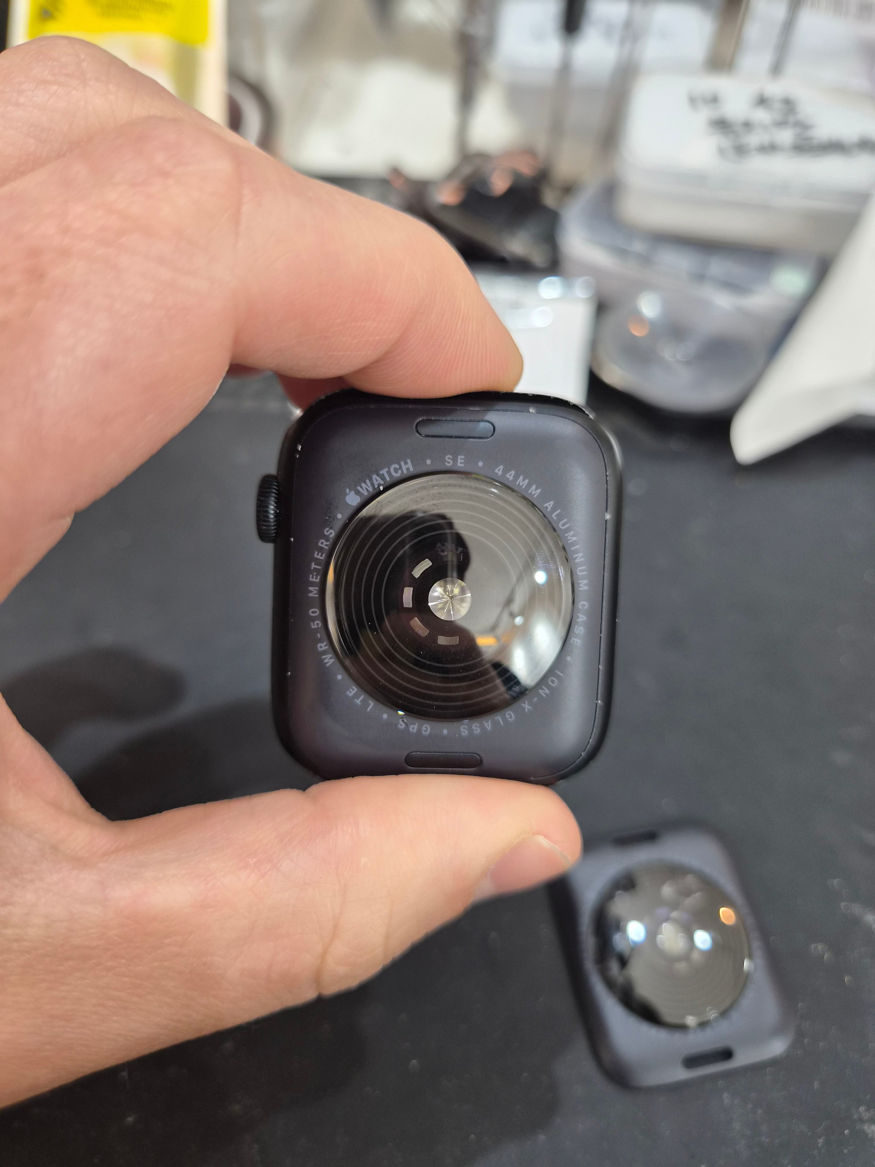 떨어뜨려 고장 난 애플워치 SE 2세대 (Apple Watch SE 2), 신림점에서 정상 작동 되찾기