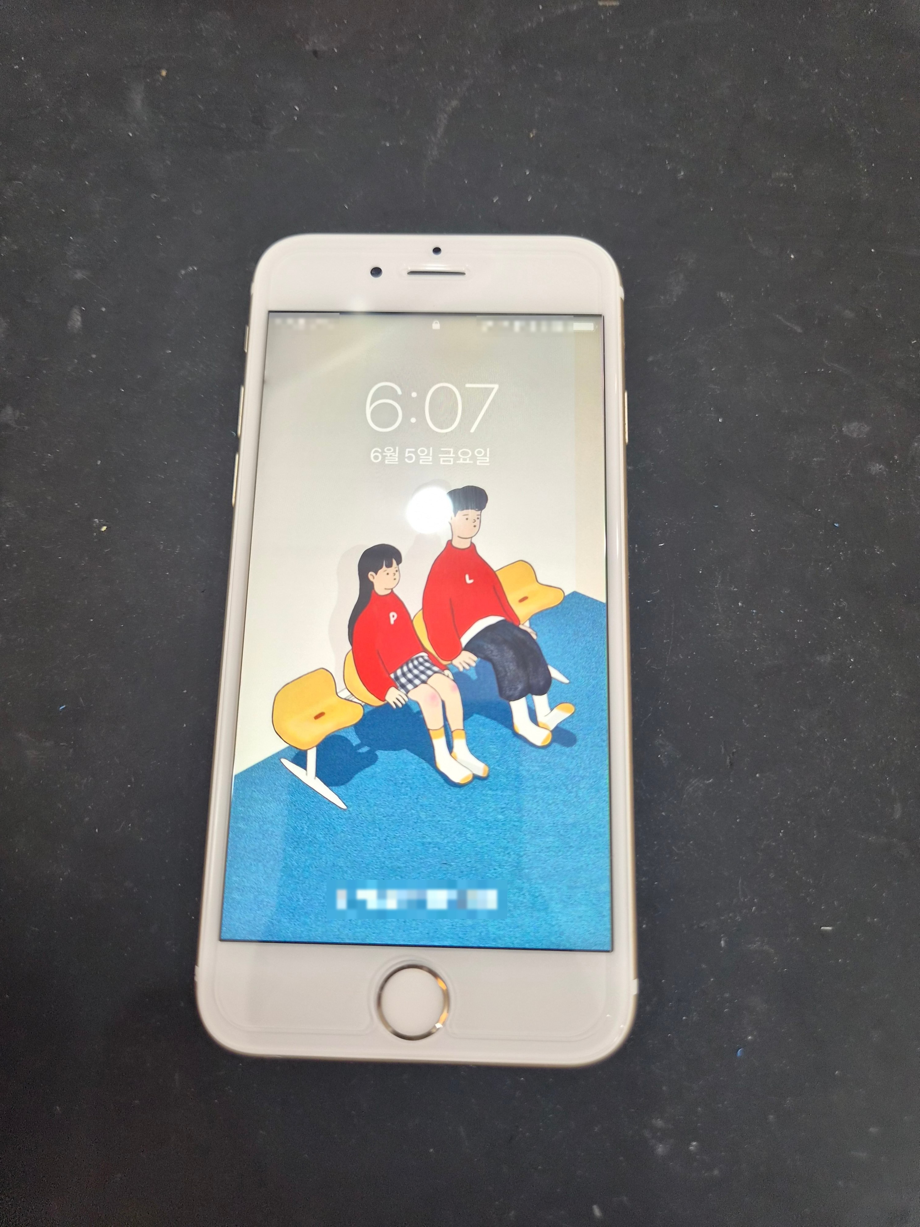 LCD까지 손상된 아이폰 6 (iPhone 6) 화면, 신림점 정품 액정으로 온전히 복구