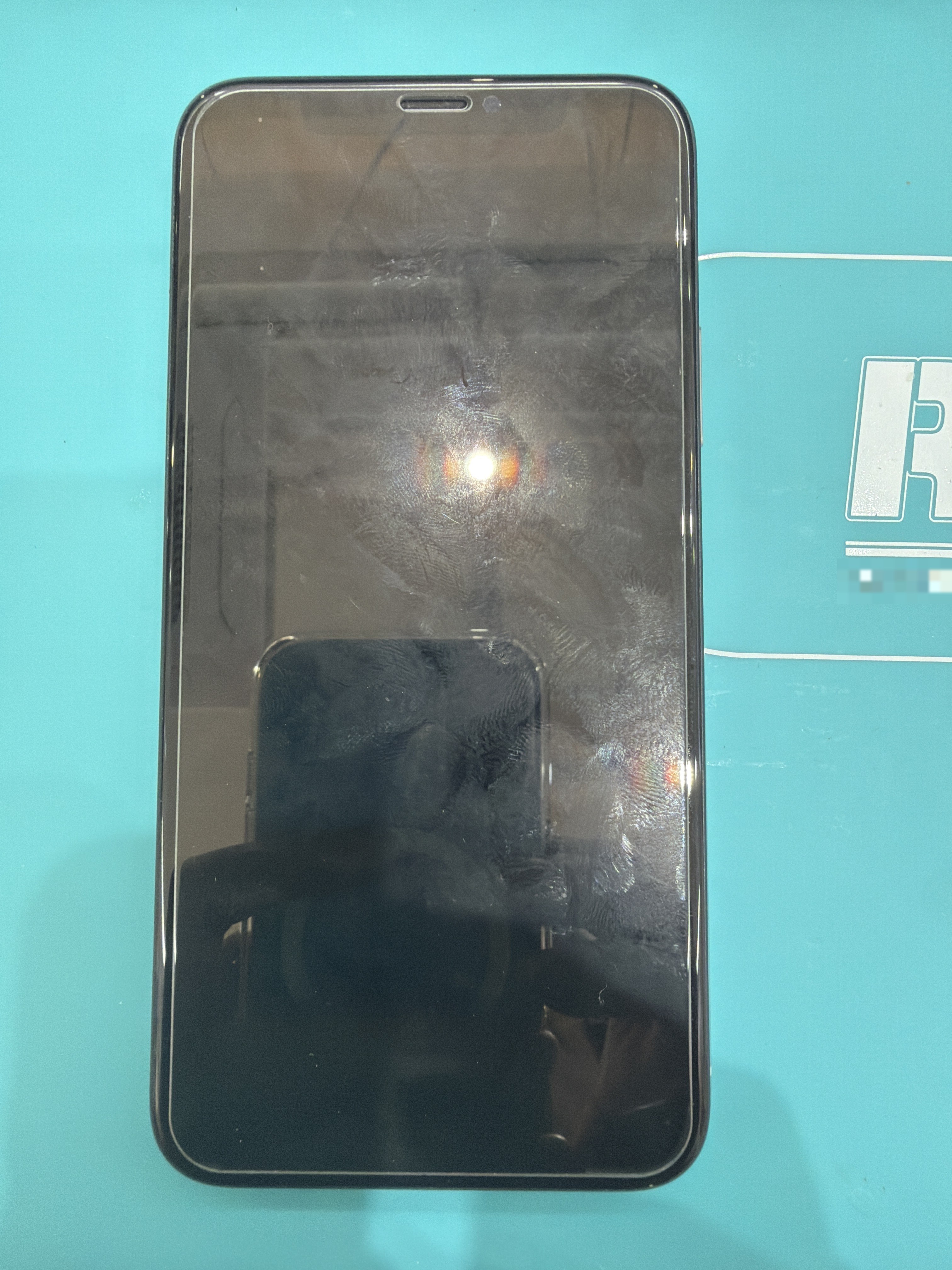 아이폰 iPhone XS 수리 전 — 액정 깨짐