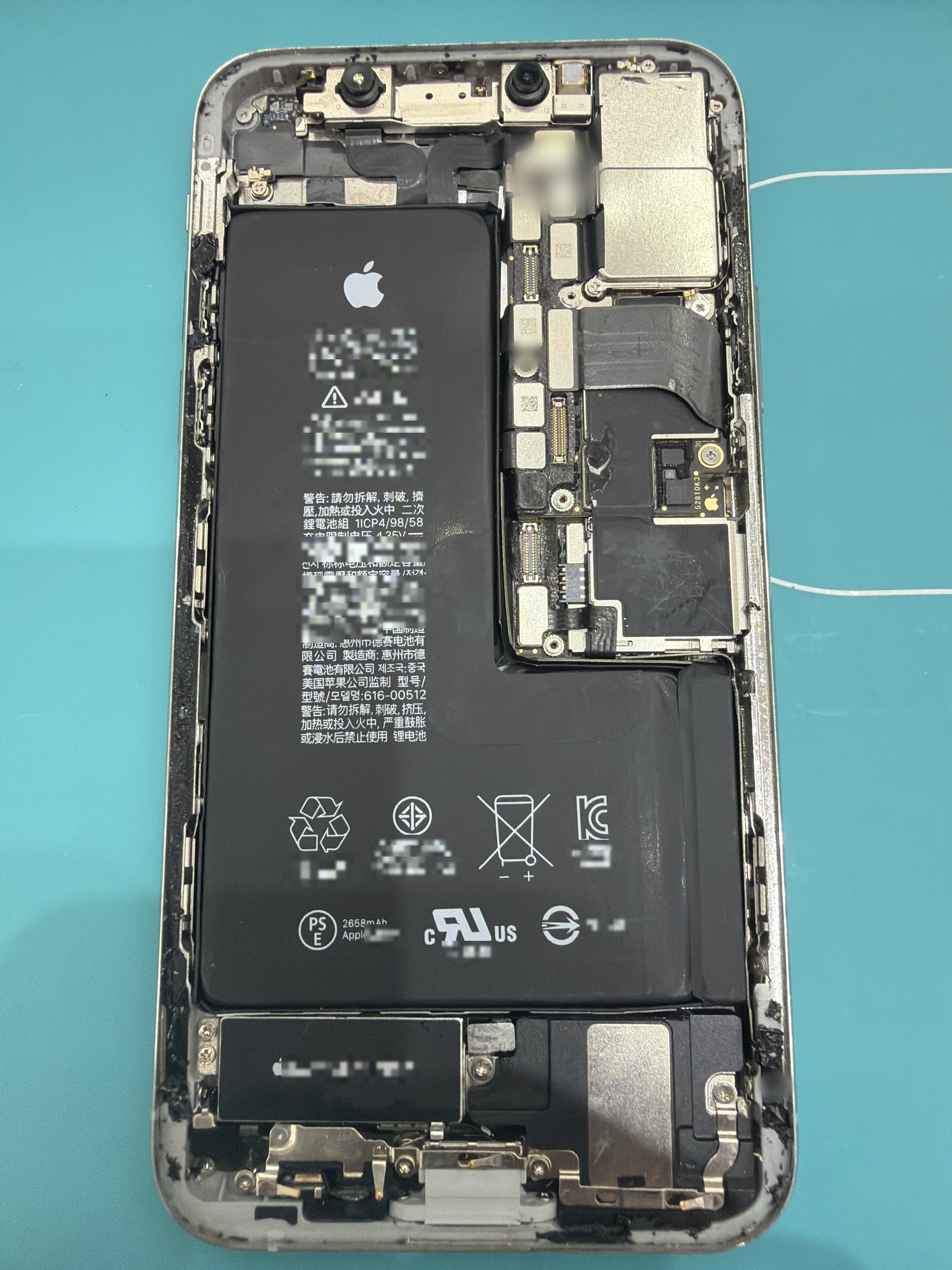 아이폰 iPhone XS 내부 분해 — 정밀 작업 단계