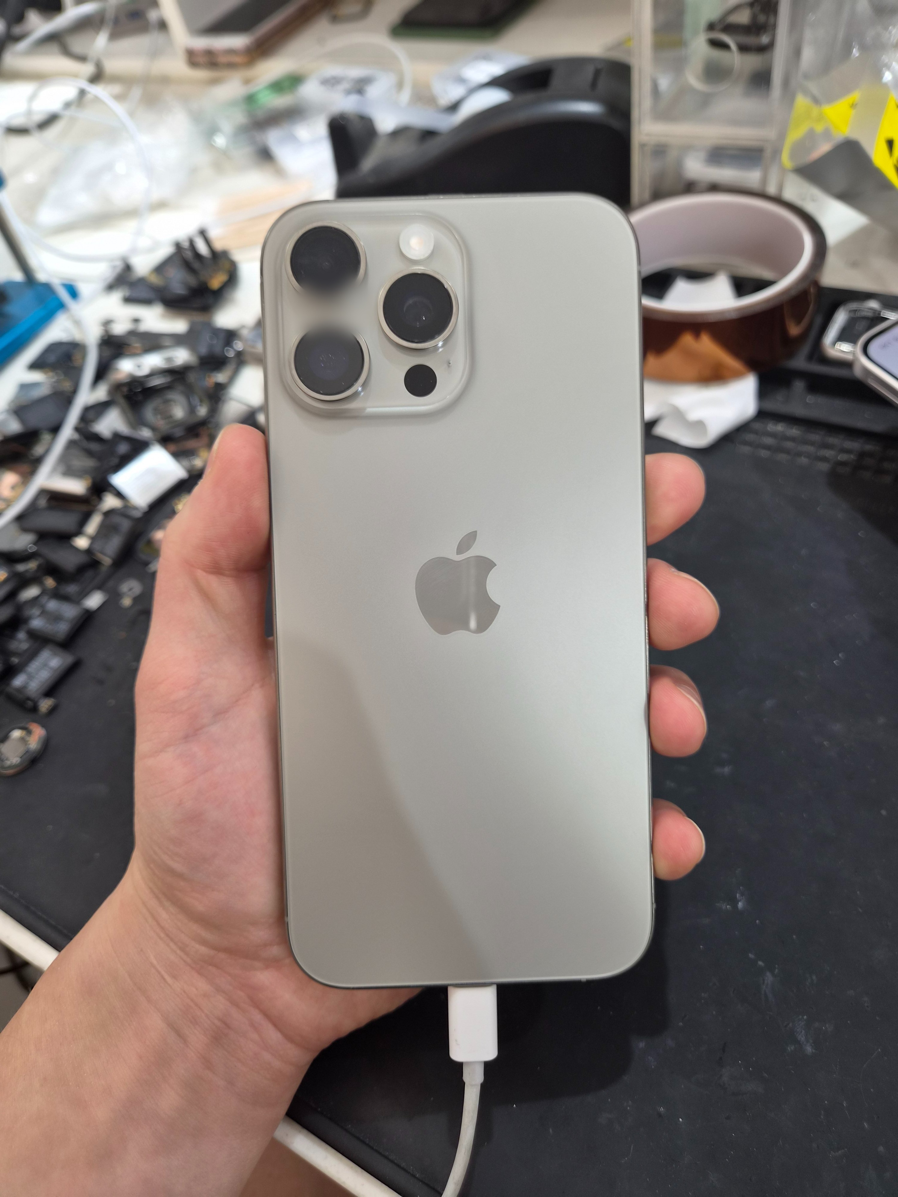 아이폰 iPhone 16 Pro Max 후면 유리 교체 수리 후 사진