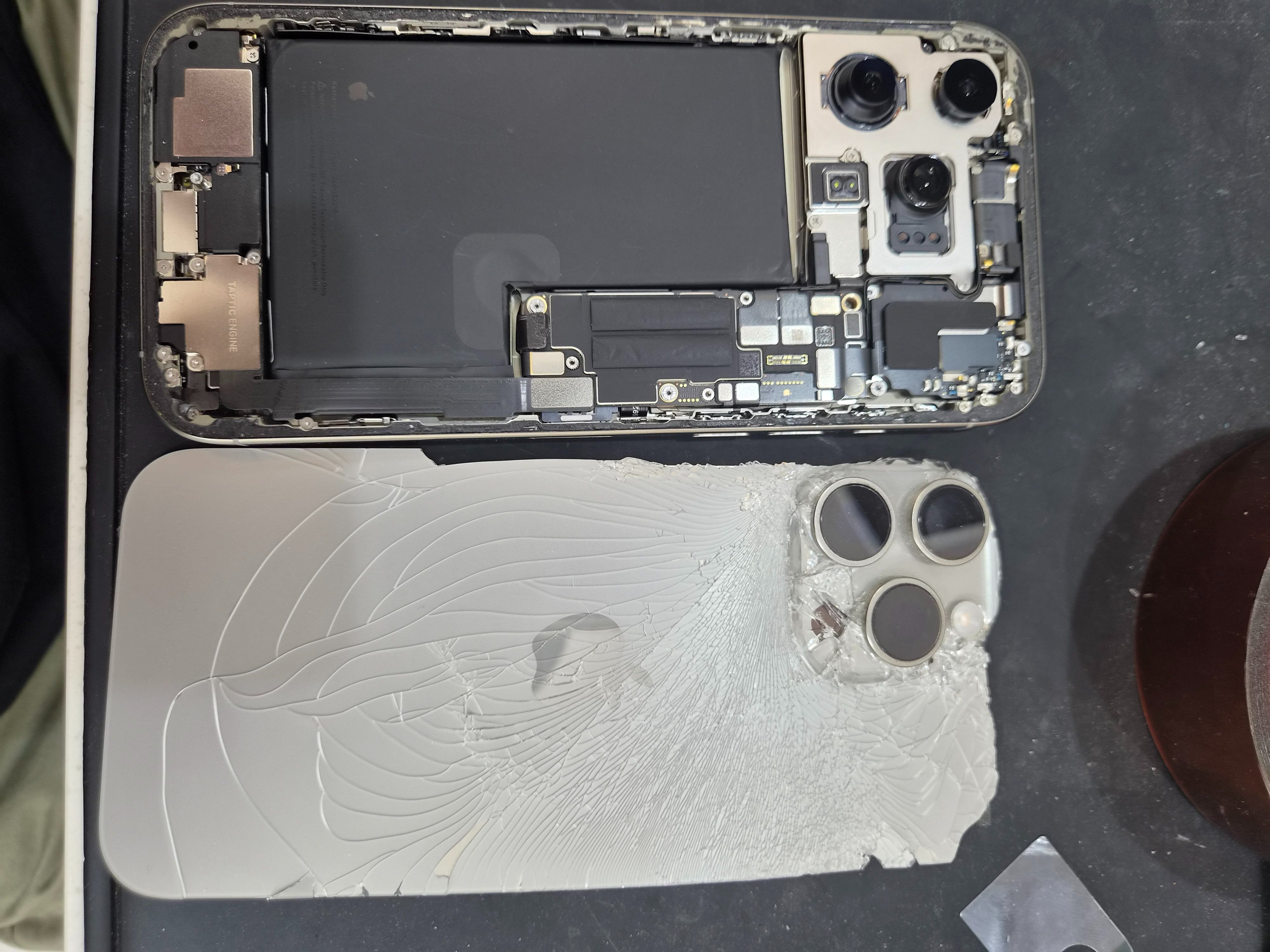 아이폰 16 프로 맥스 (iPhone 16 Pro Max) LCD 손상, 신림점 DD 액정으로 30분 완료