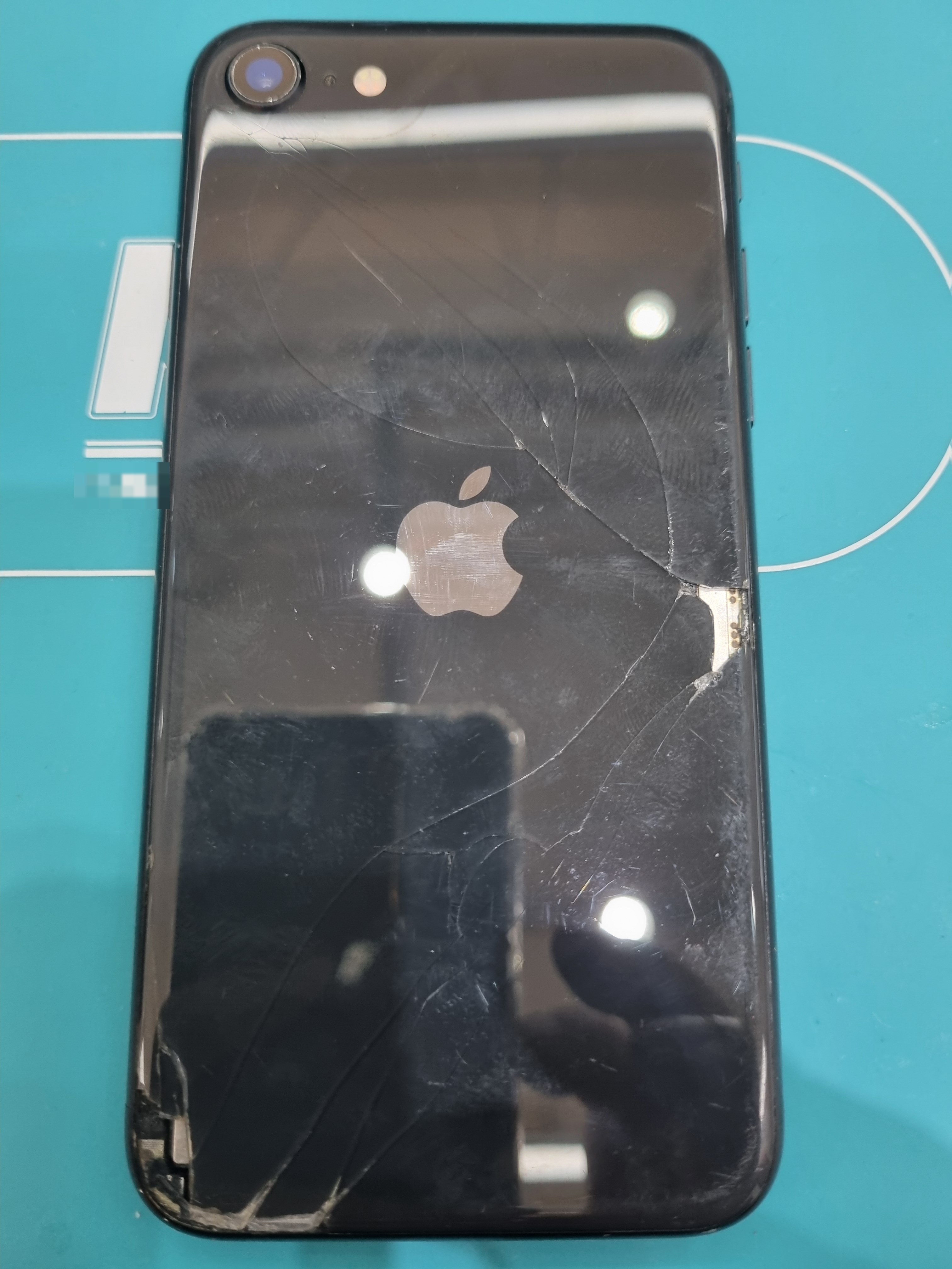 아이폰 iPhone SE (2세대) 분해 세척·복구 후 정상 작동