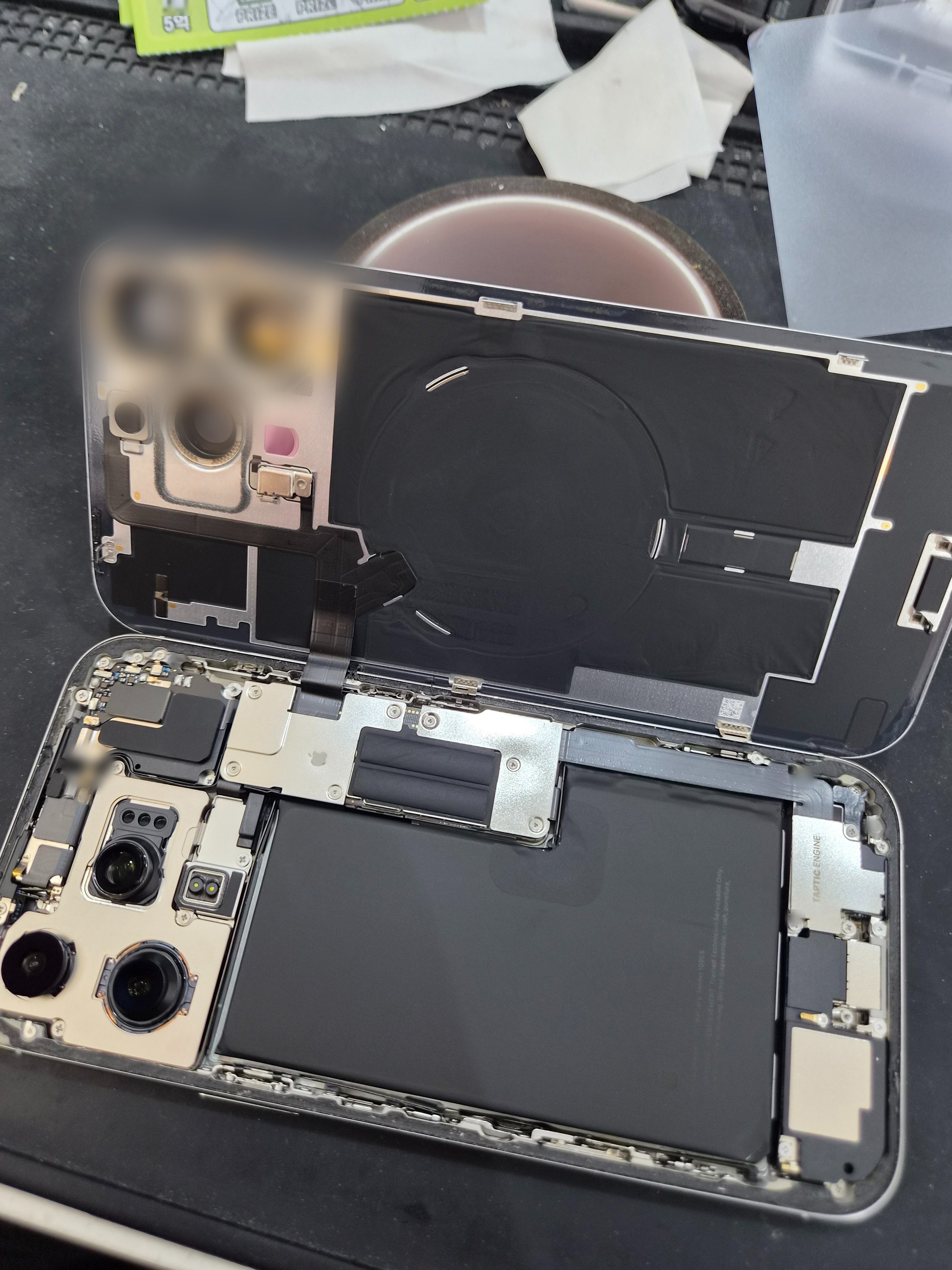 아이폰 16 프로 맥스 (iPhone 16 Pro Max) 충전 안 됨 내부 분해 — 정밀 작업 단계