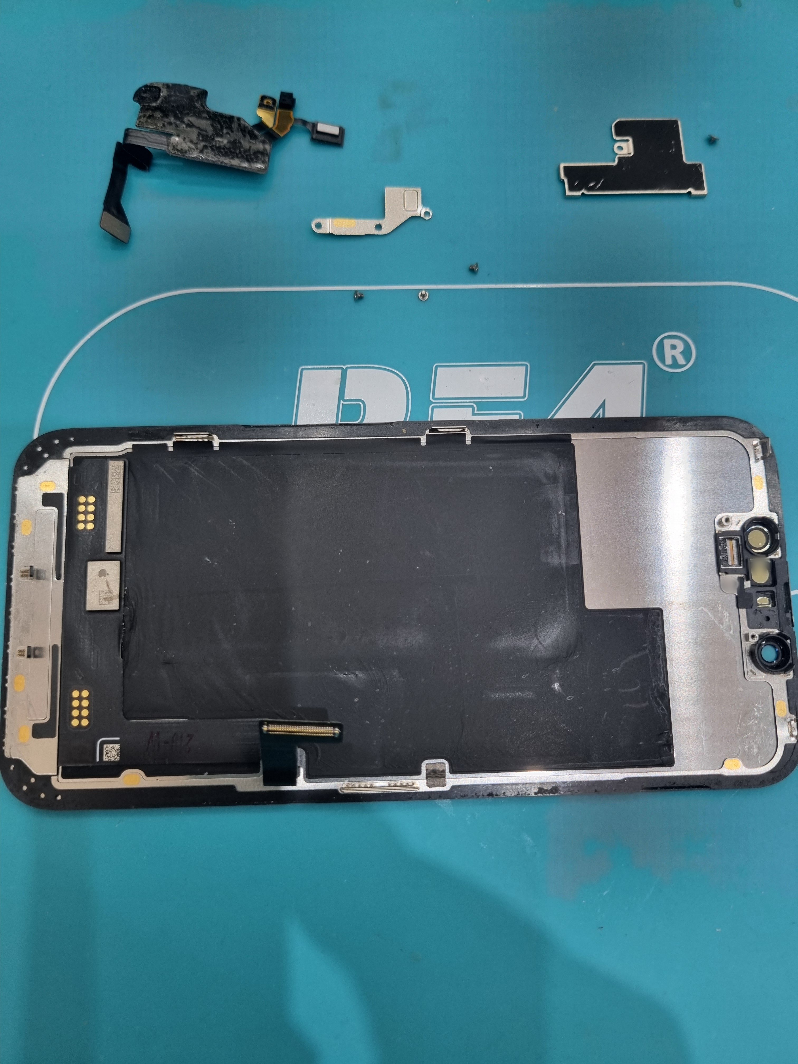 아이폰 iPhone 13 mini 수리 작업 중 — 다올리페어 직영점 진행