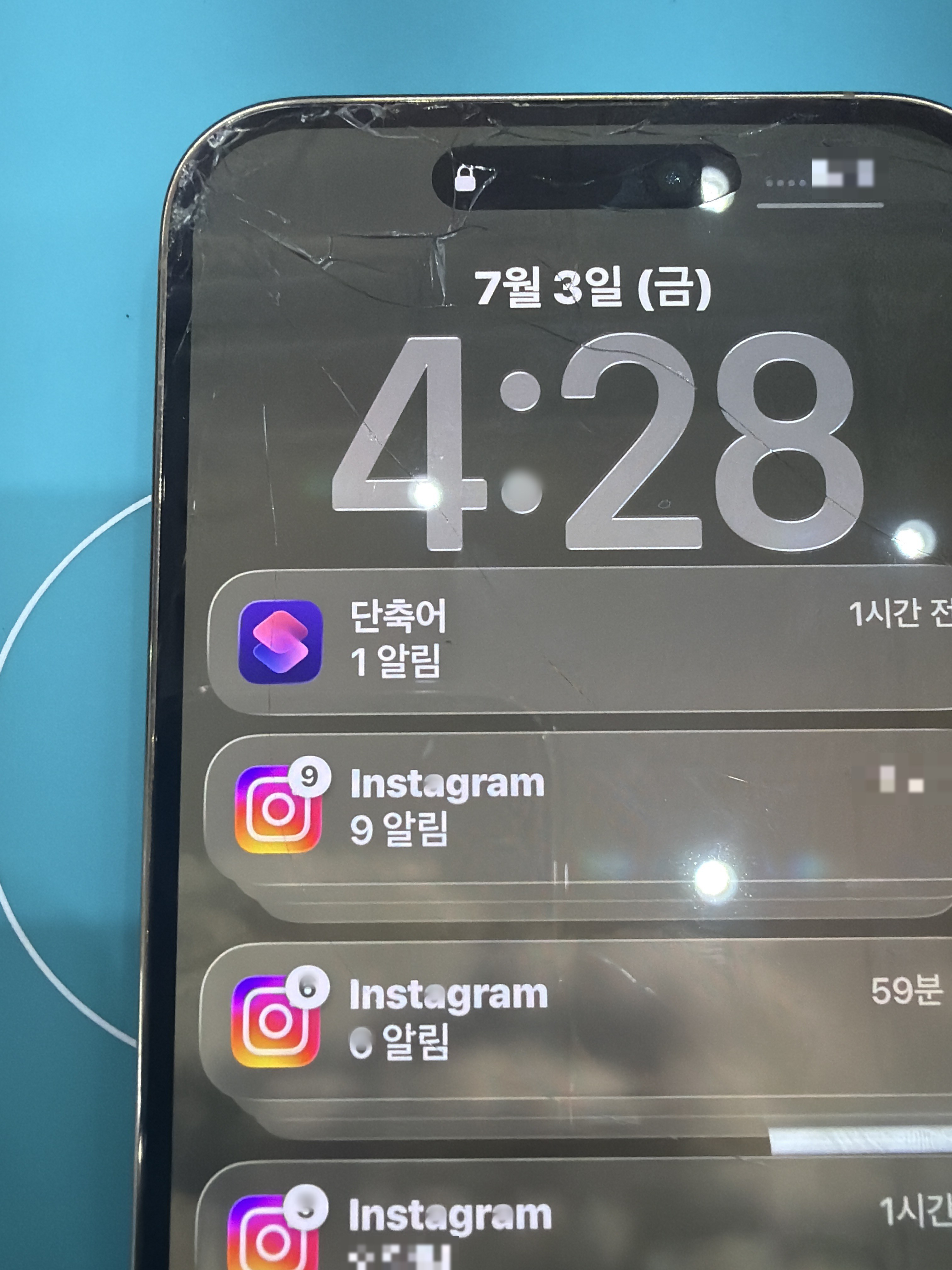 아이폰 14 Pro Max 수리 전 — 액정 깨짐