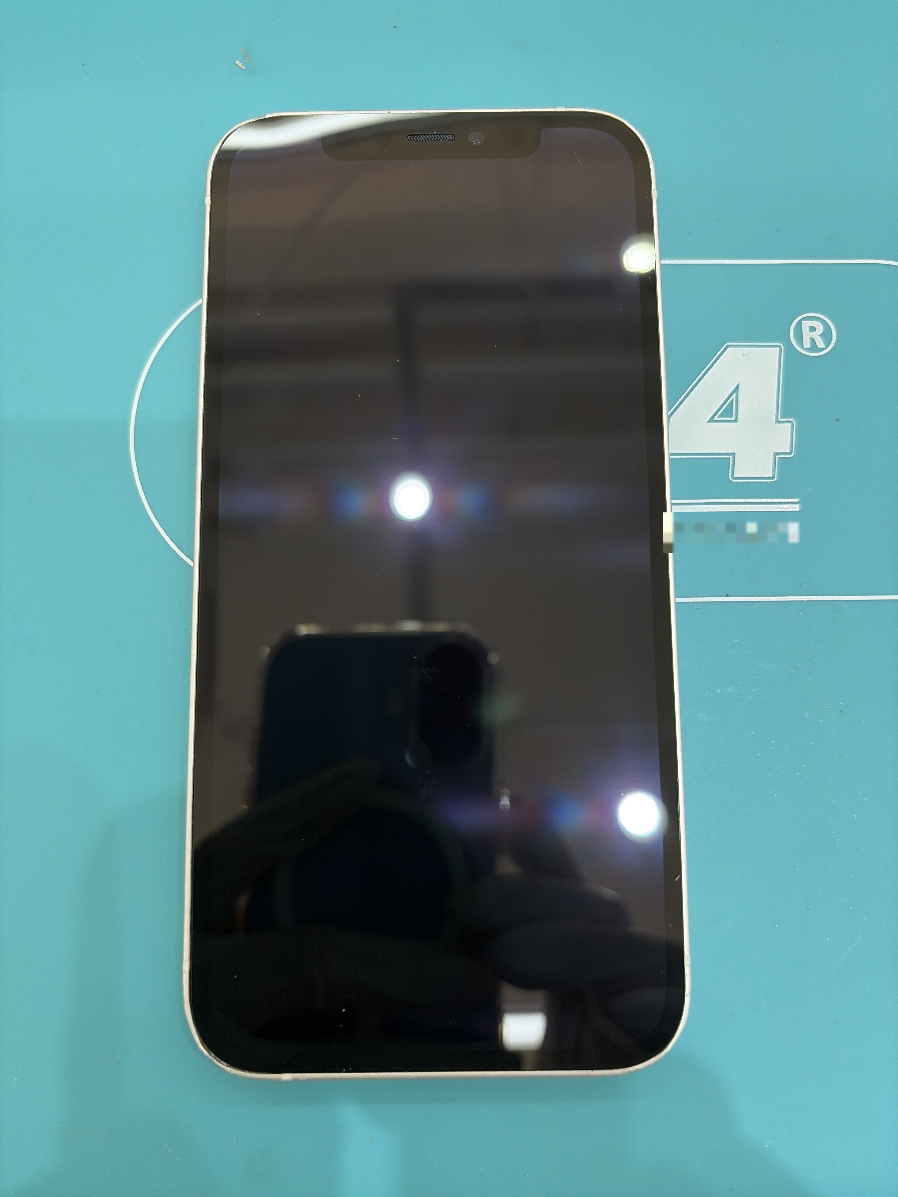 떨어뜨린 아이폰 12 (iPhone 12) 액정, 목동점 정품으로 화면 선명함 완전히 되찾기
