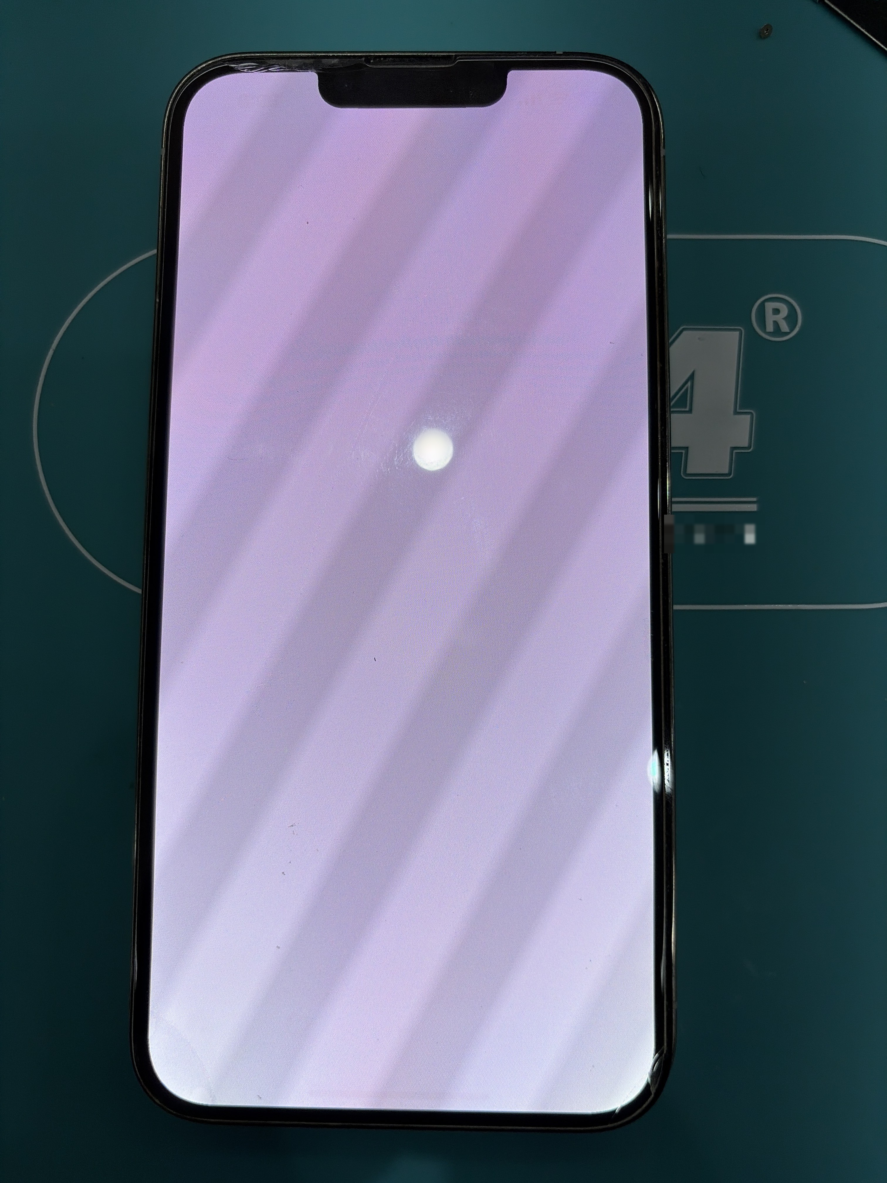 아이폰 13 Pro 수리 전 — 액정 깨짐